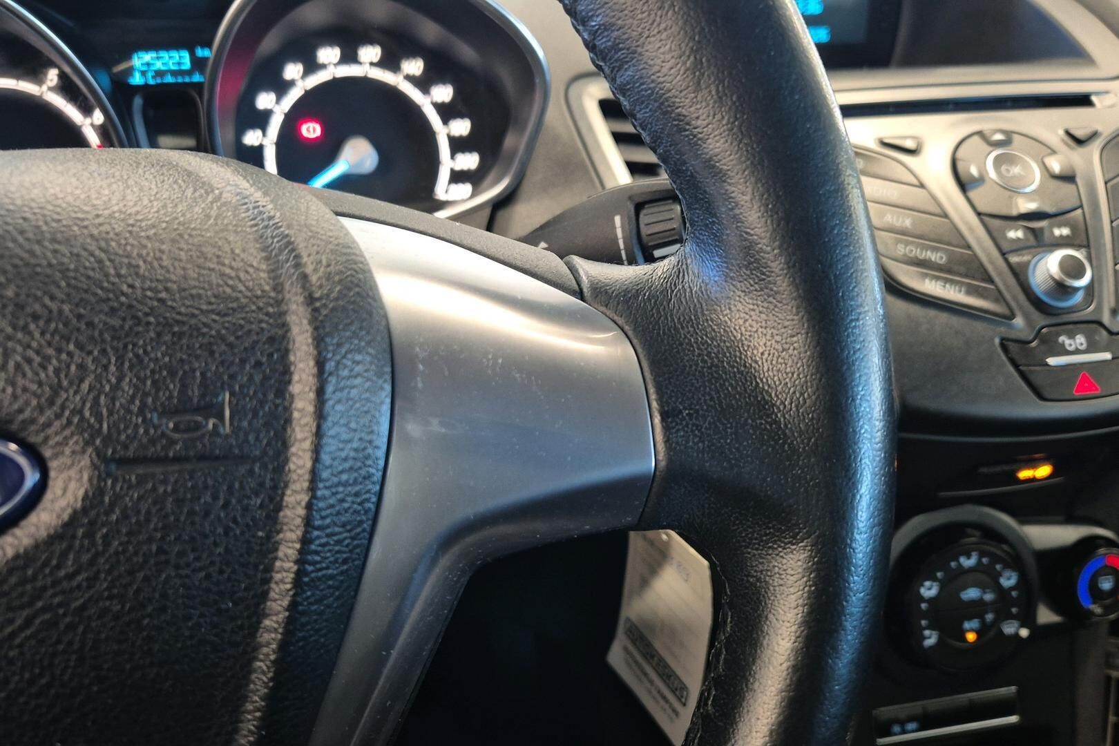 Ford Fiesta iso kuva 18