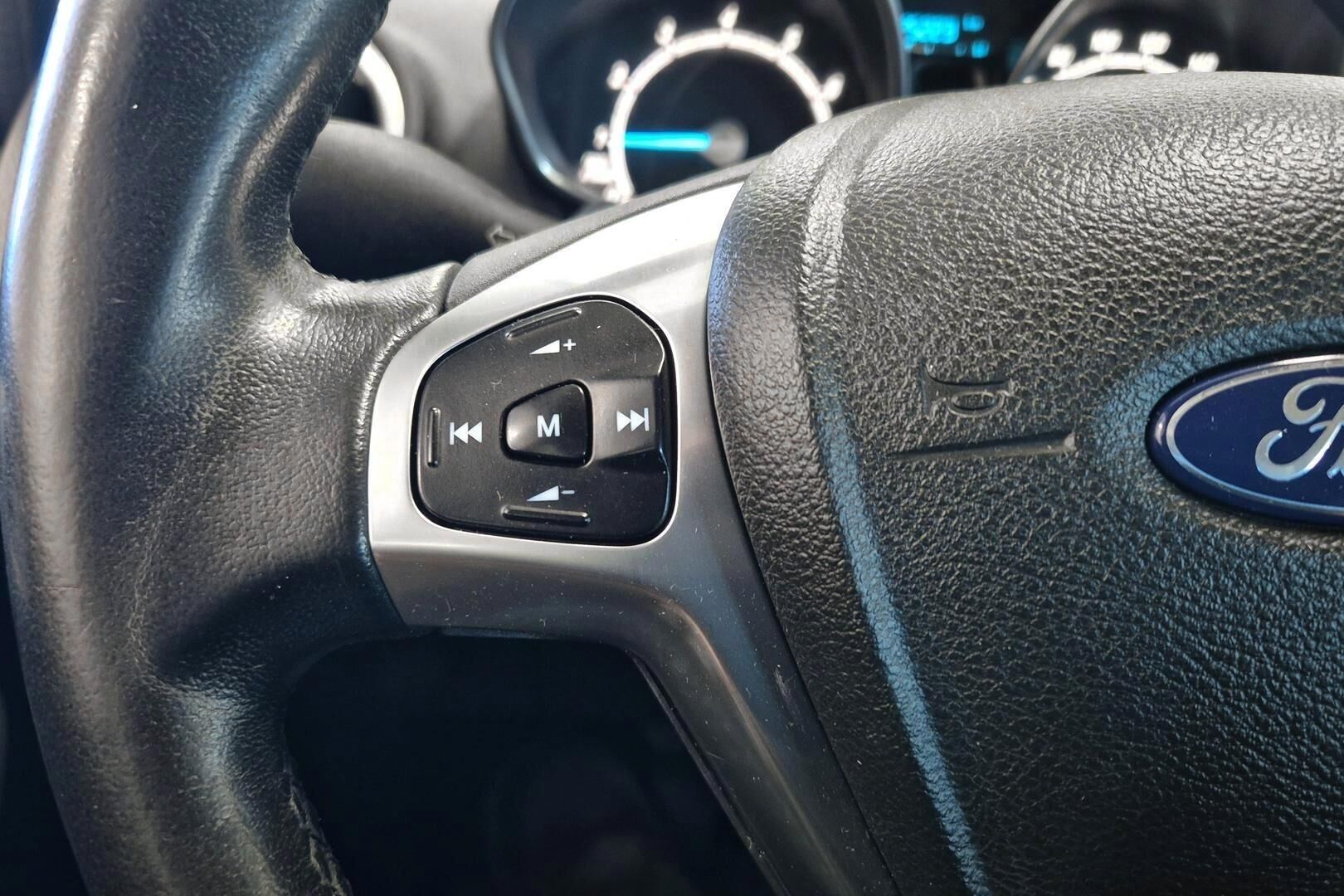 Ford Fiesta iso kuva 19