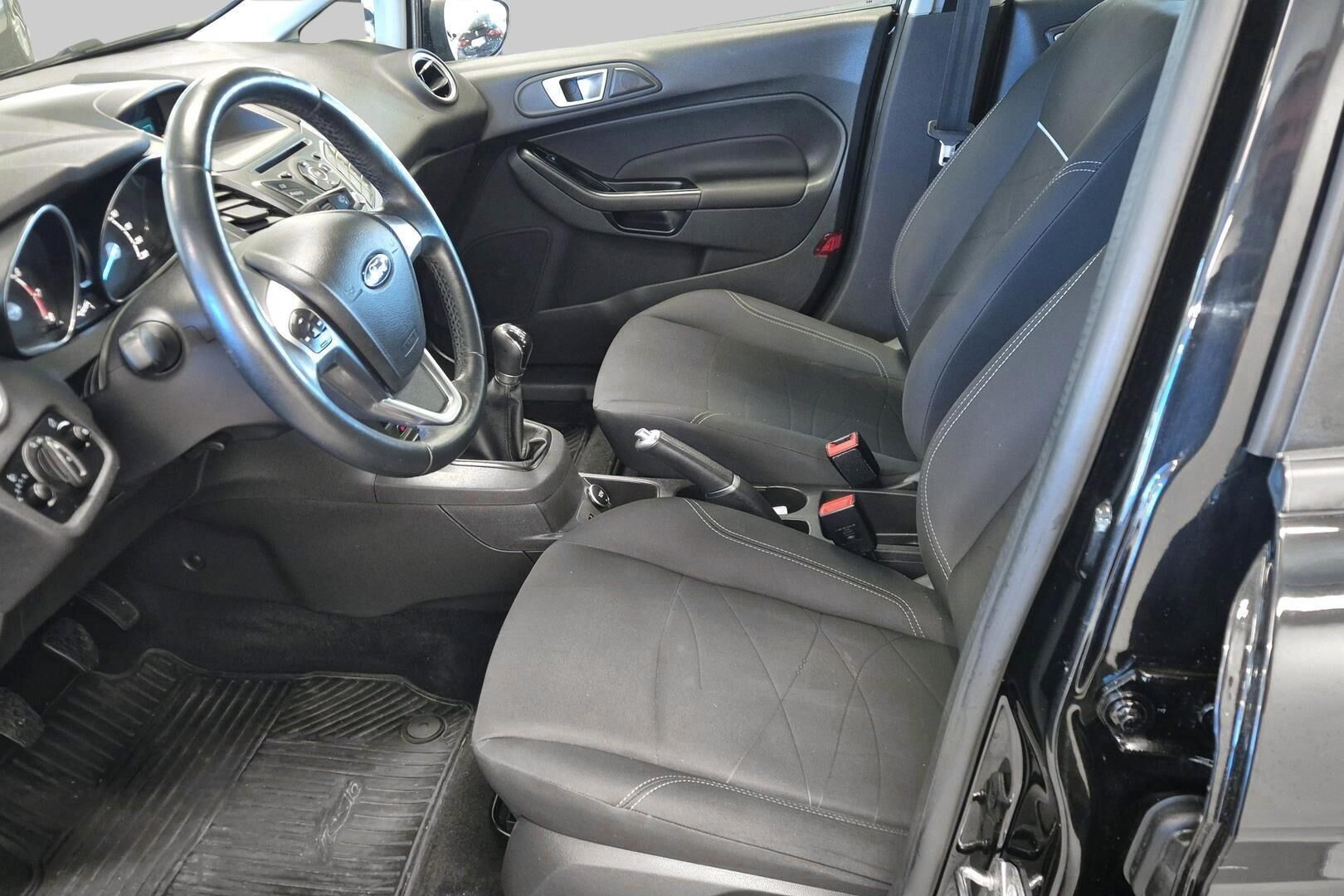 Ford Fiesta iso kuva 8