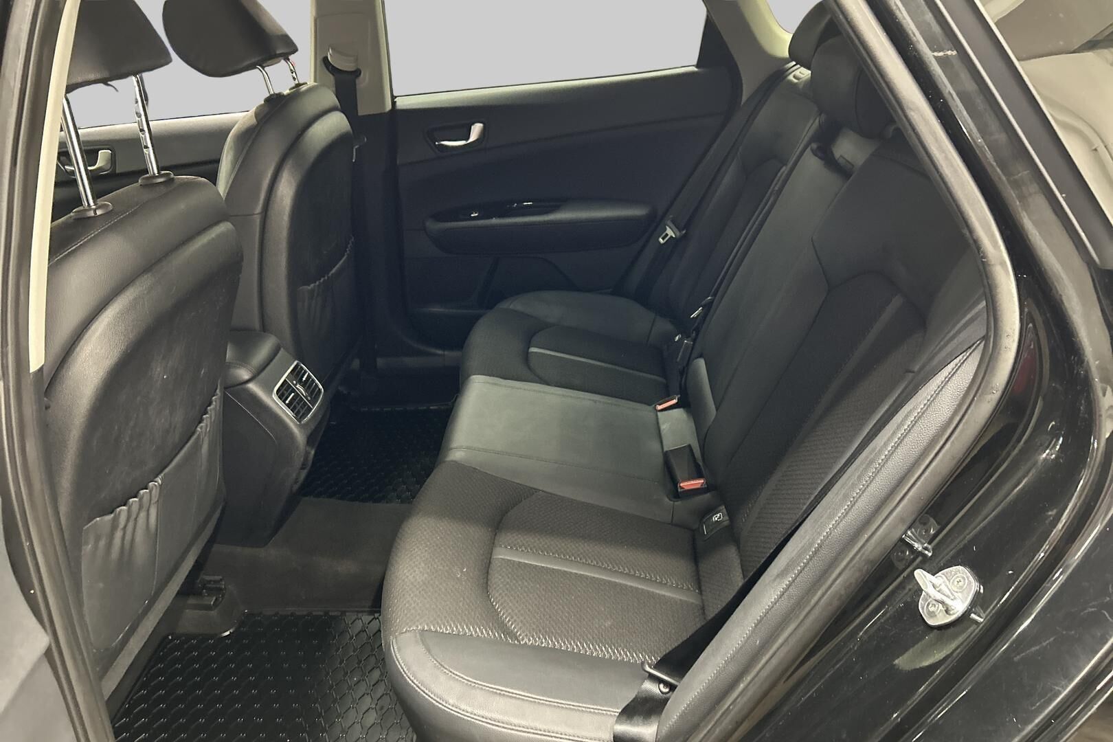 Kia Optima iso kuva 8