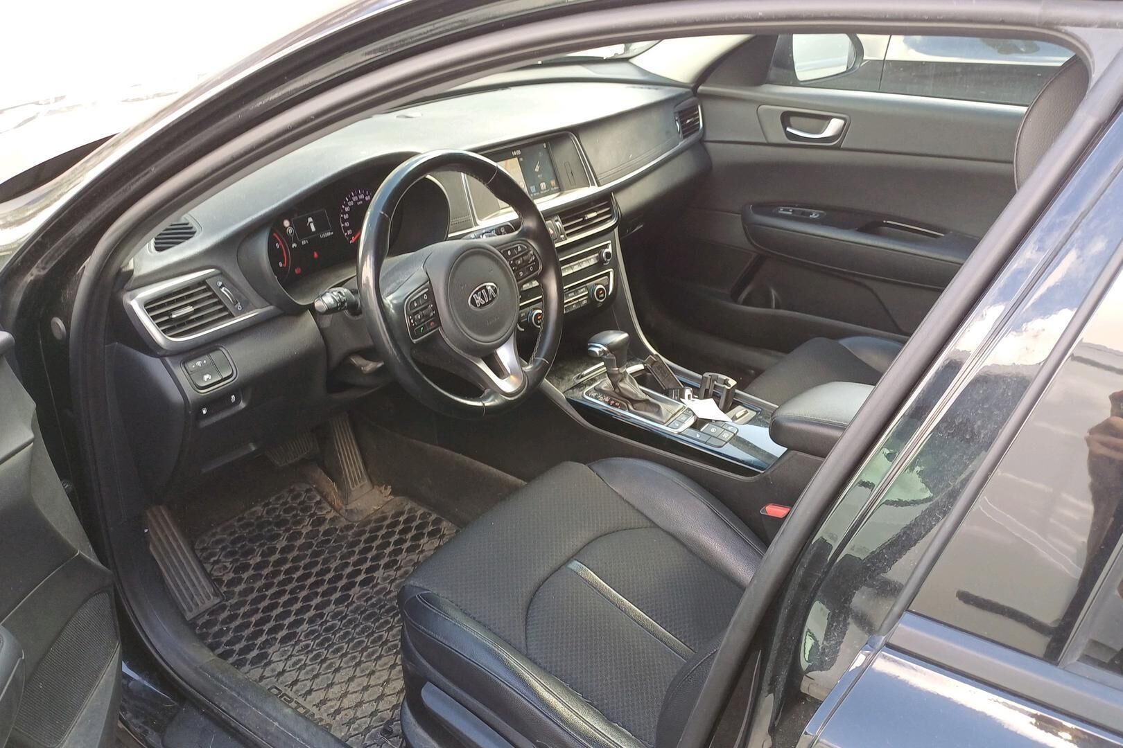 Kia Optima iso kuva 2
