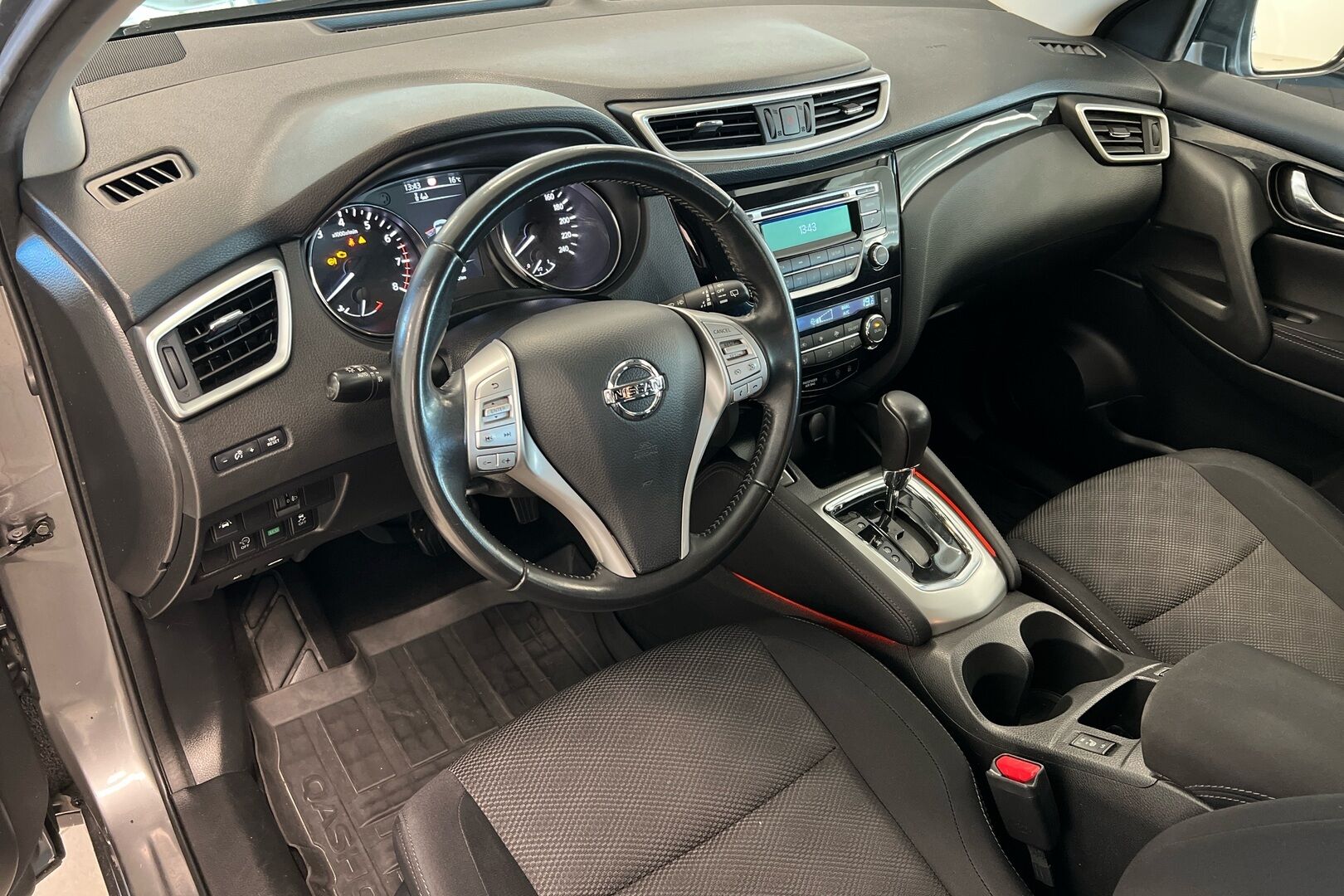 Nissan Qashqai iso kuva 6