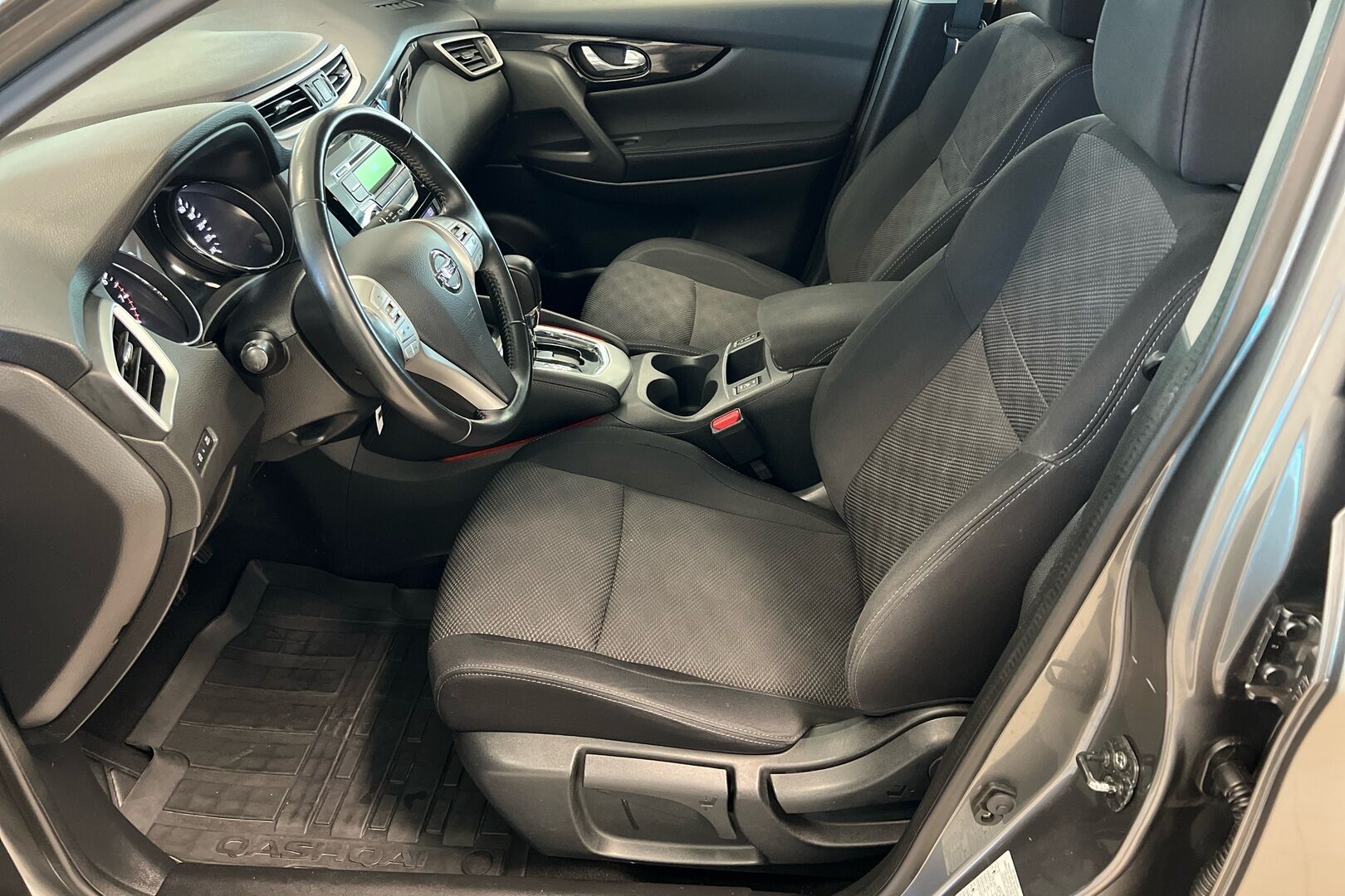 Nissan Qashqai iso kuva 7
