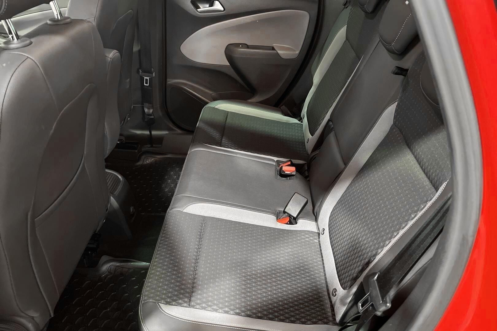 Opel Crossland X iso kuva 9