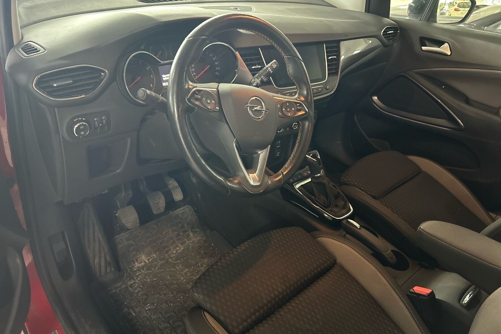 Opel Crossland X iso kuva 2