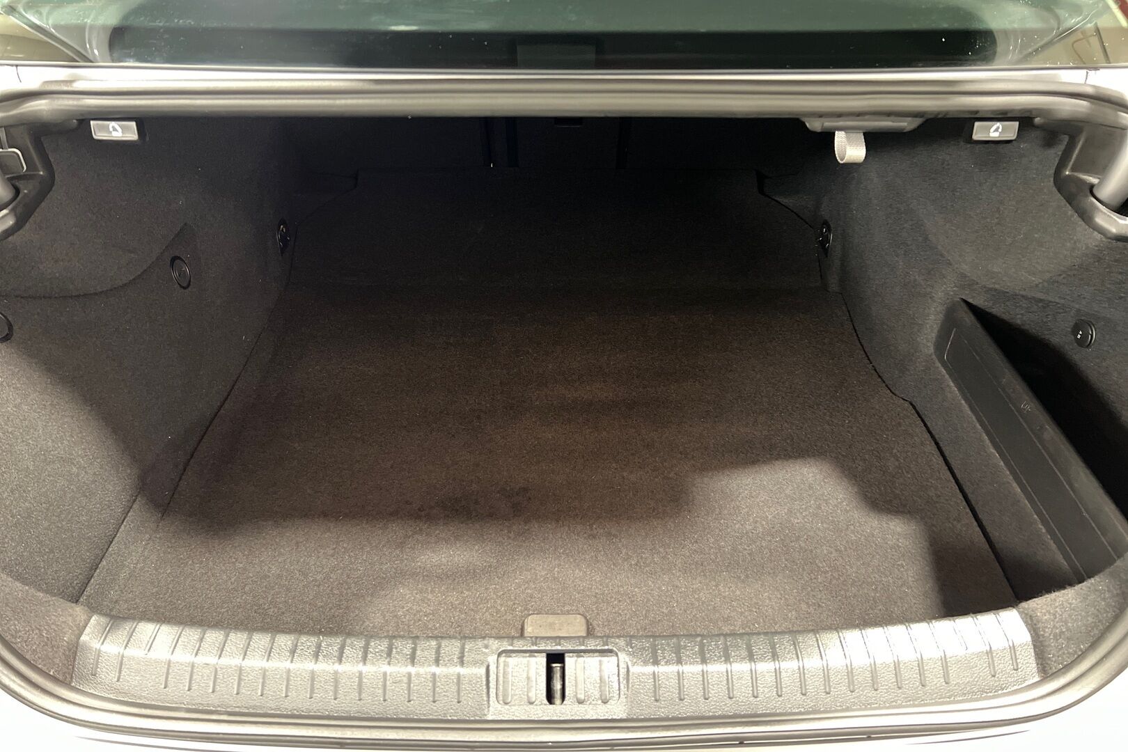 Volkswagen Passat iso kuva 10