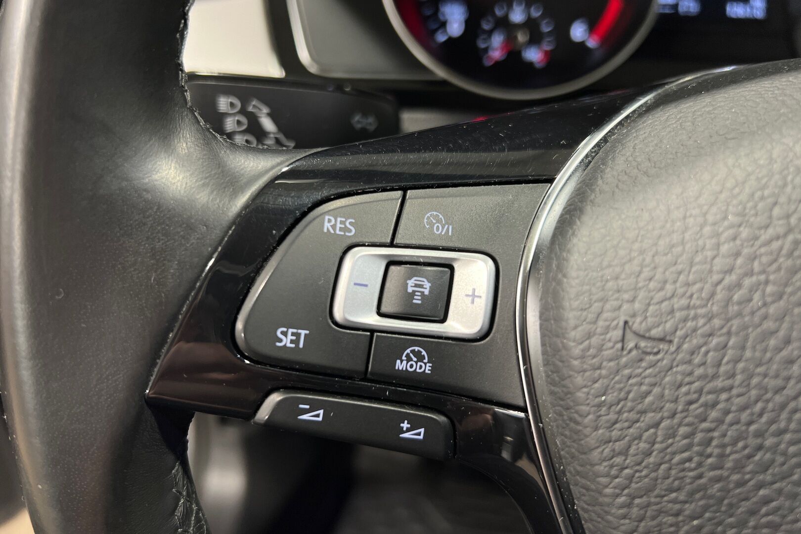 Volkswagen Passat iso kuva 14