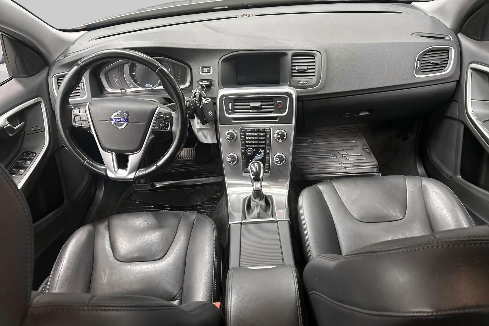Volvo V60 iso kuva 11