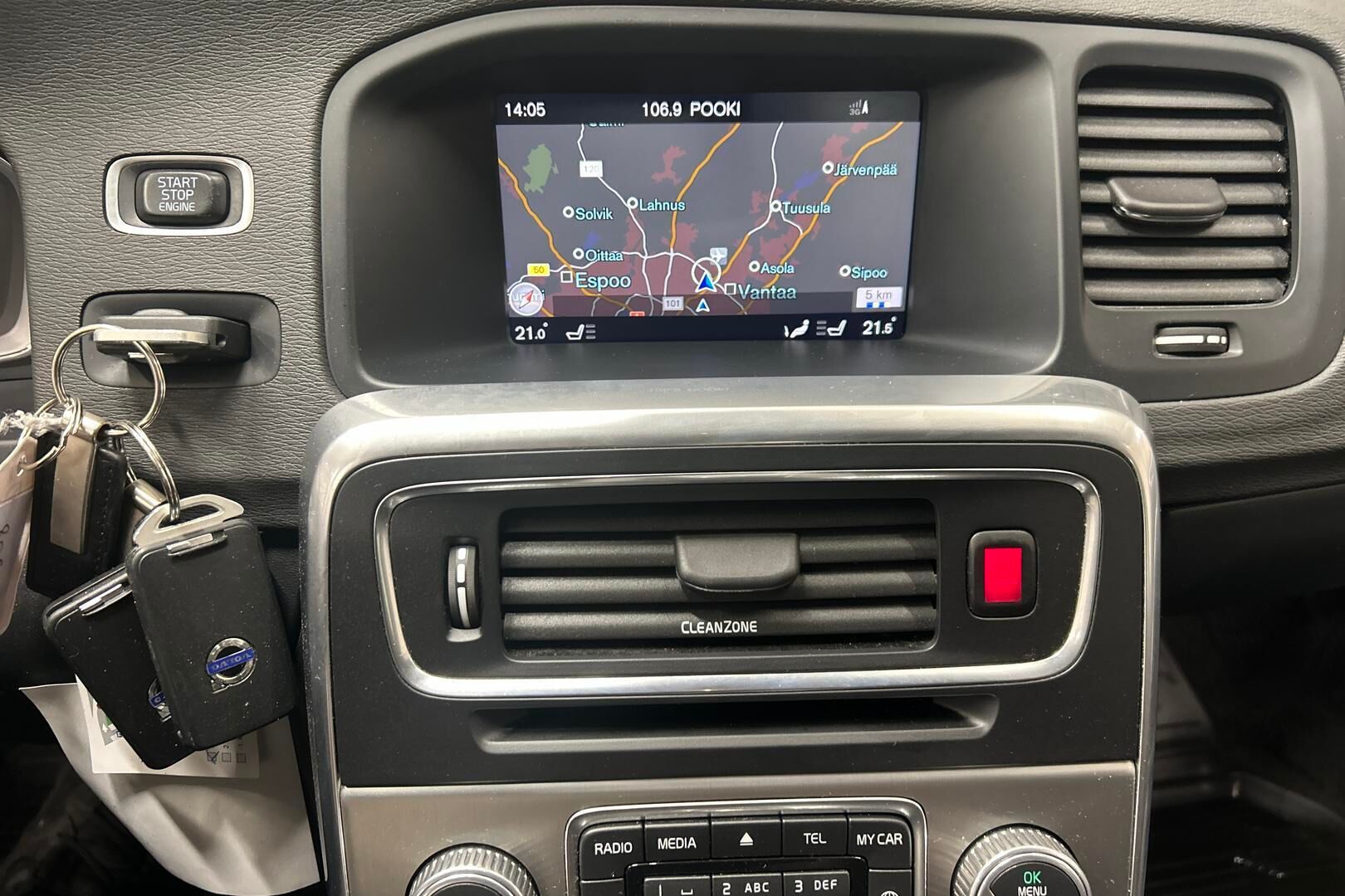 Volvo V60 iso kuva 17