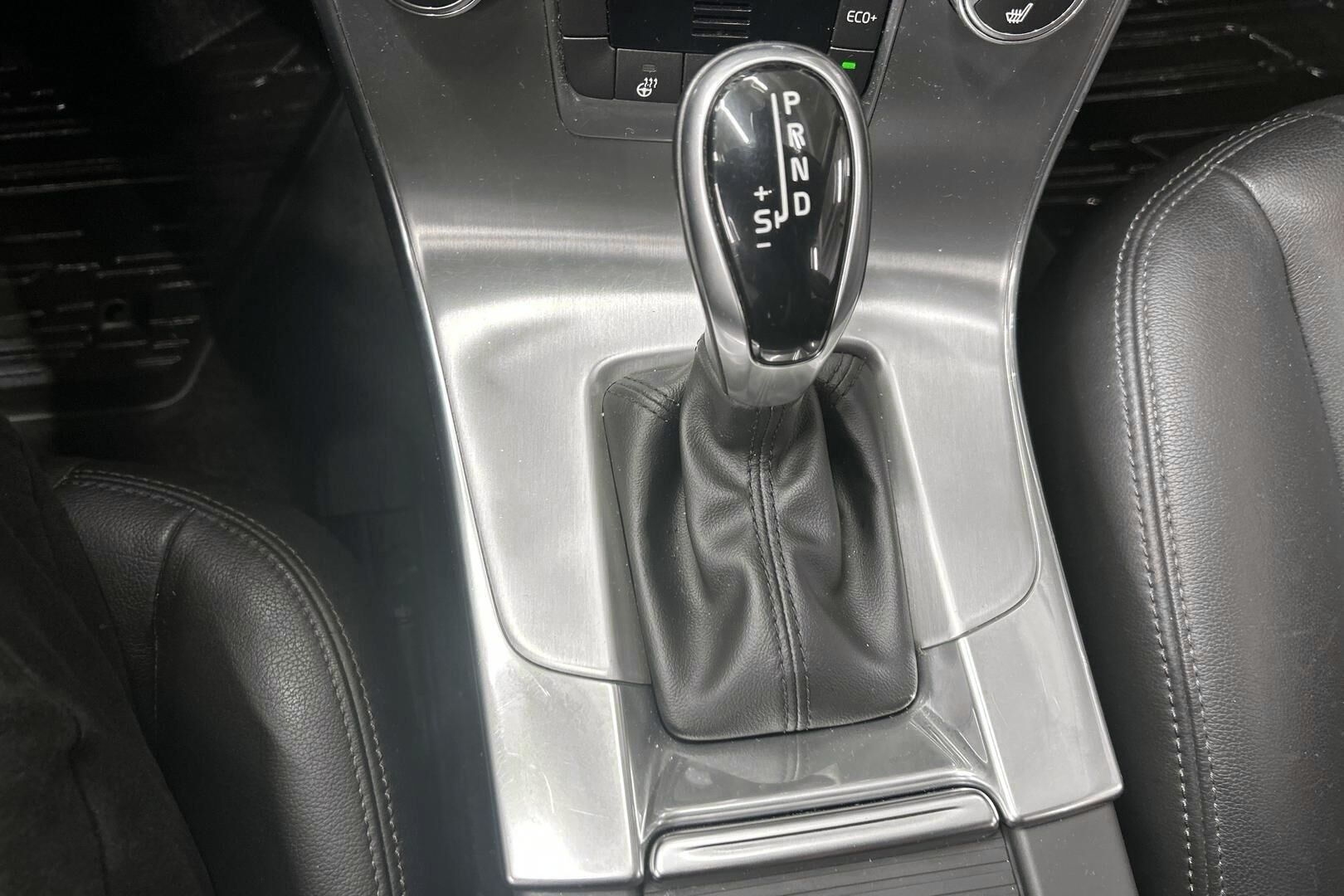 Volvo V60 iso kuva 19