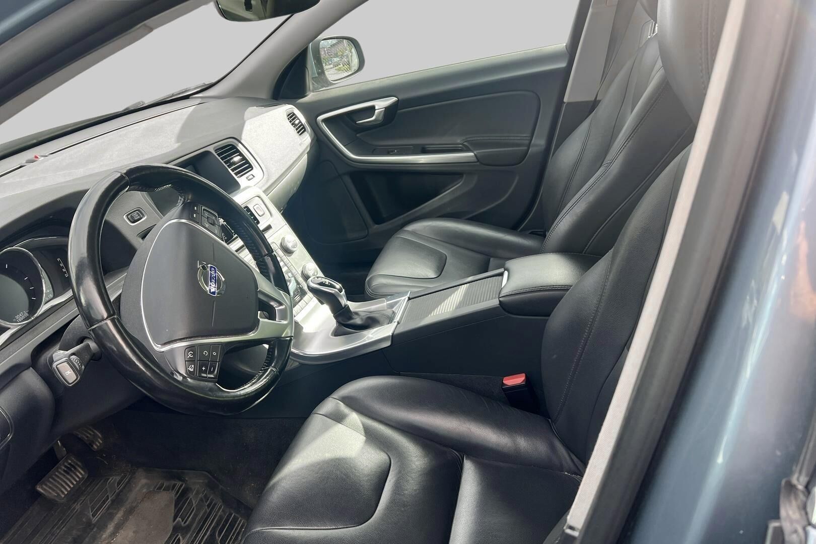 Volvo V60 iso kuva 1