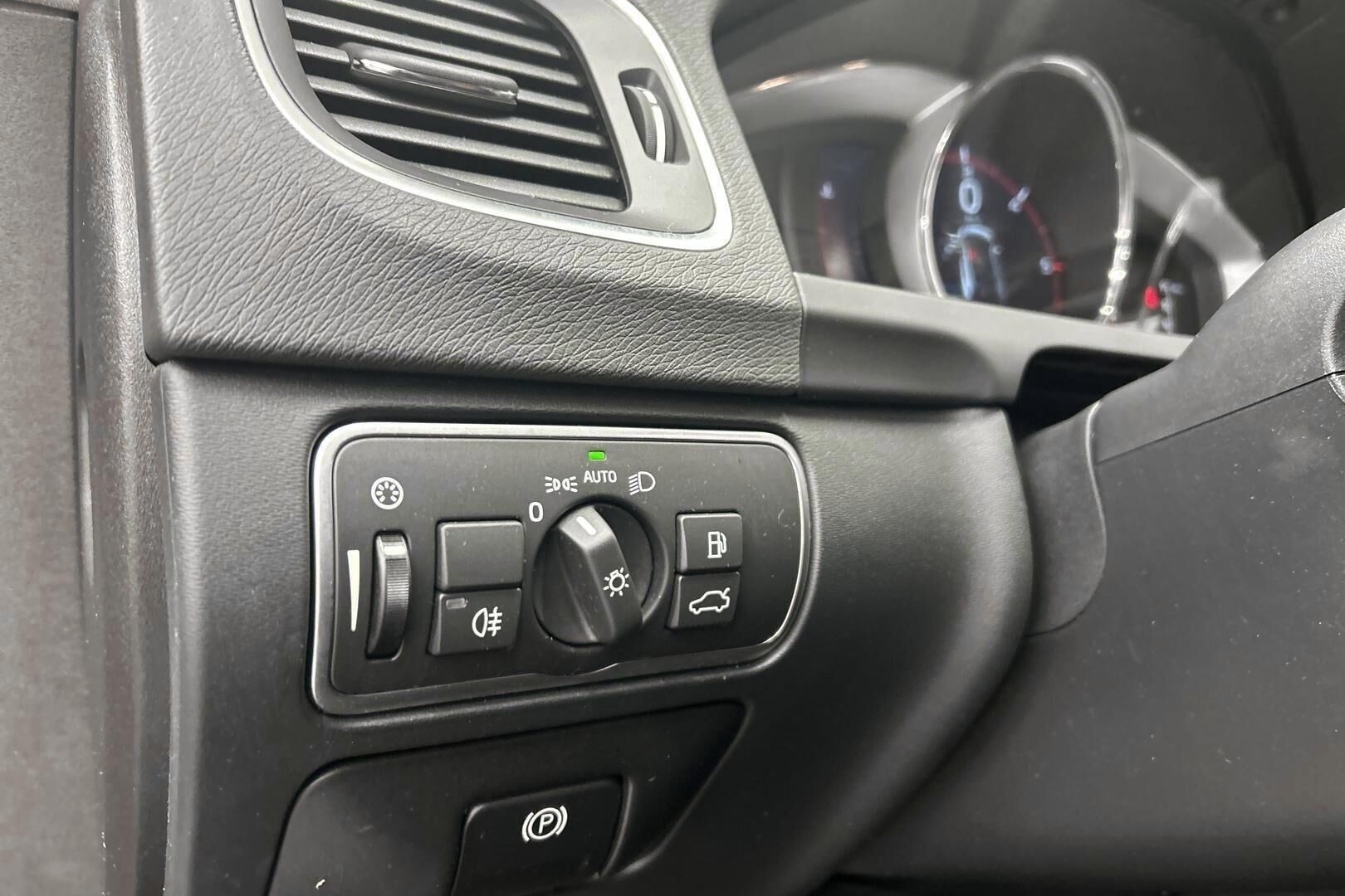 Volvo V60 iso kuva 20