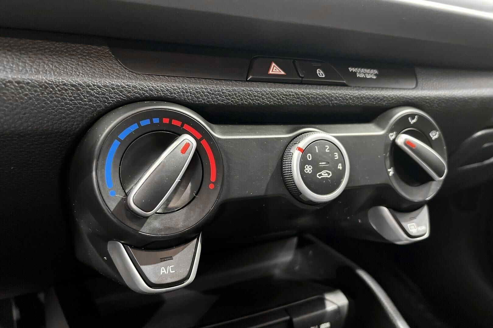 Kia Rio iso kuva 16