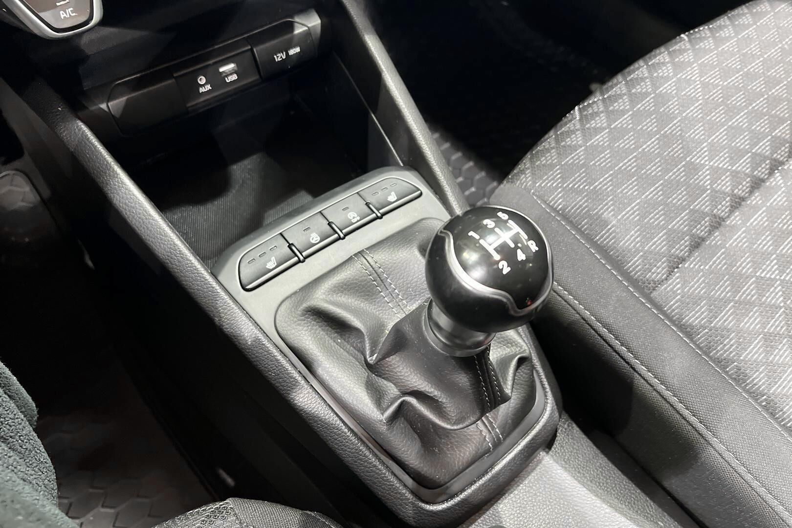 Kia Rio iso kuva 18