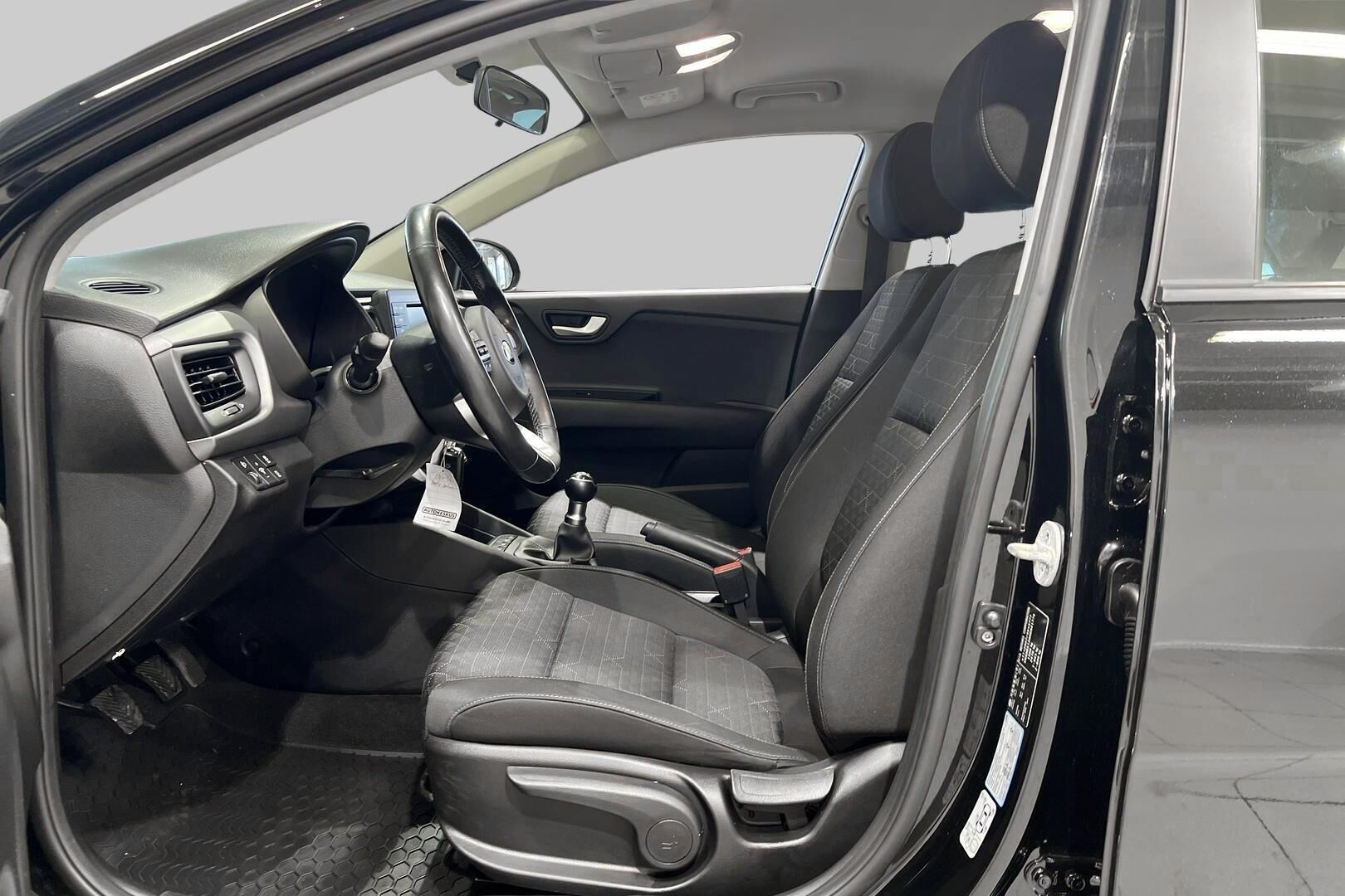 Kia Rio iso kuva 9