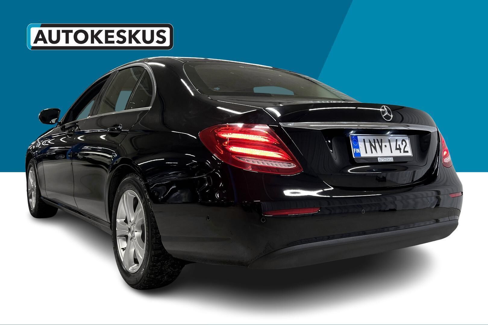 Mercedes-Benz E iso kuva 7