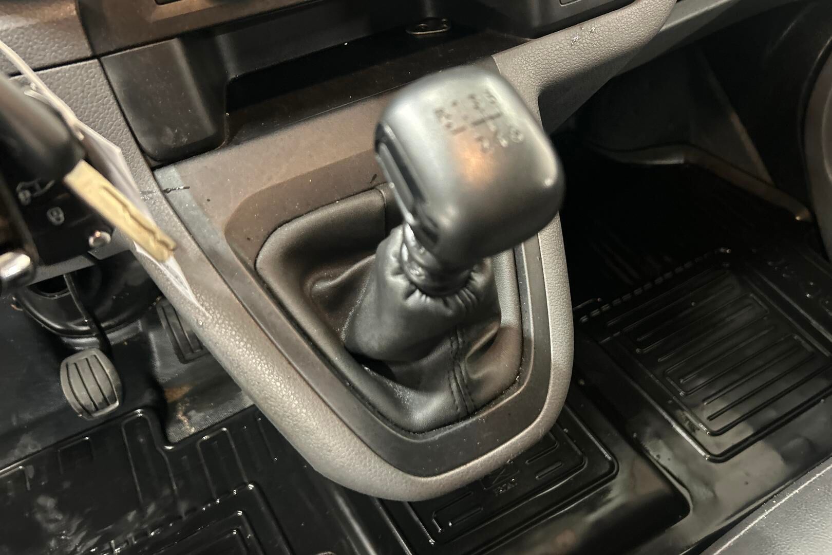 Toyota Proace iso kuva 15