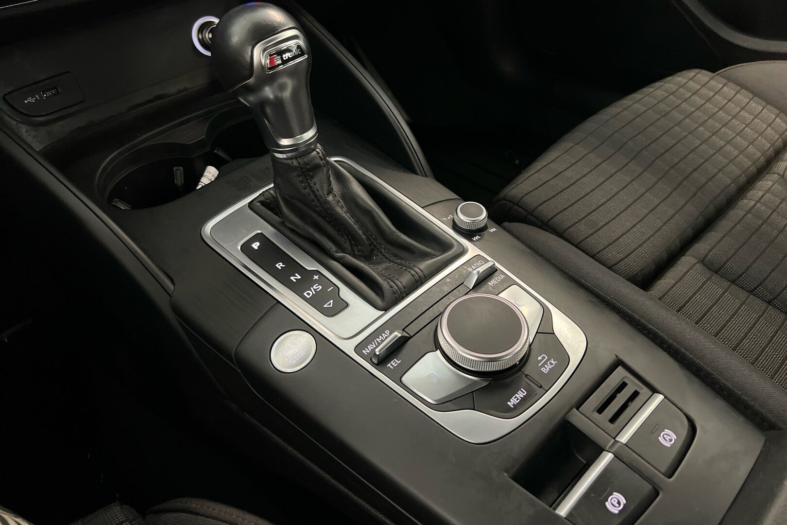 Audi A3 iso kuva 14