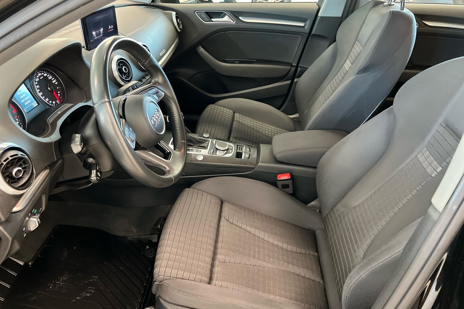 Audi A3 iso kuva 7