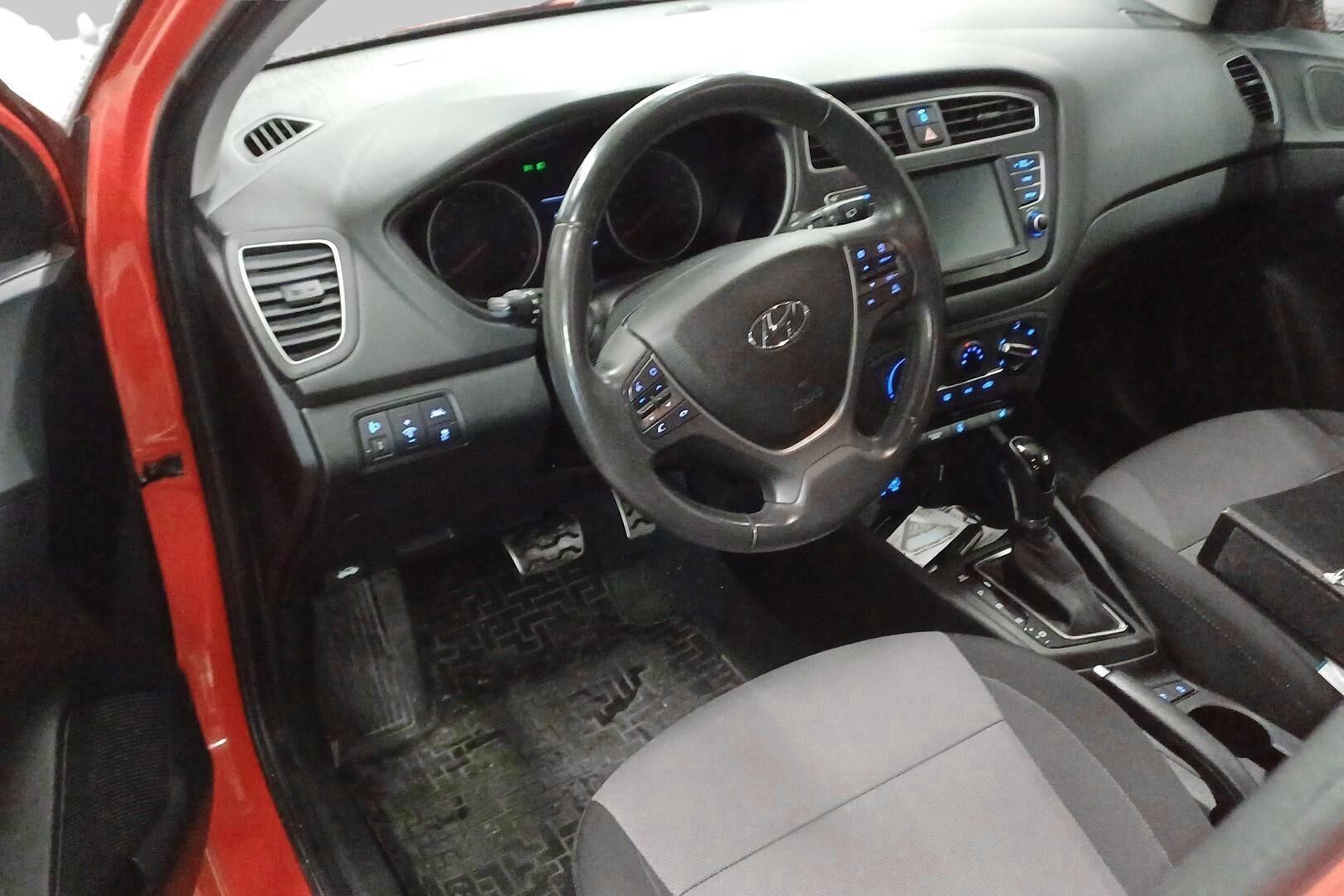 Hyundai i20 Active Cross iso kuva 2