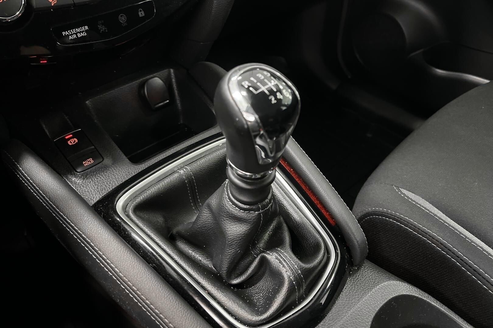 Nissan Qashqai iso kuva 17