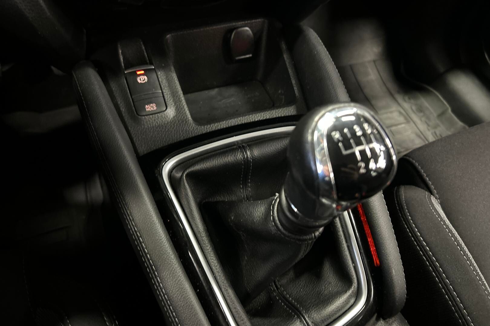 Nissan Qashqai iso kuva 17