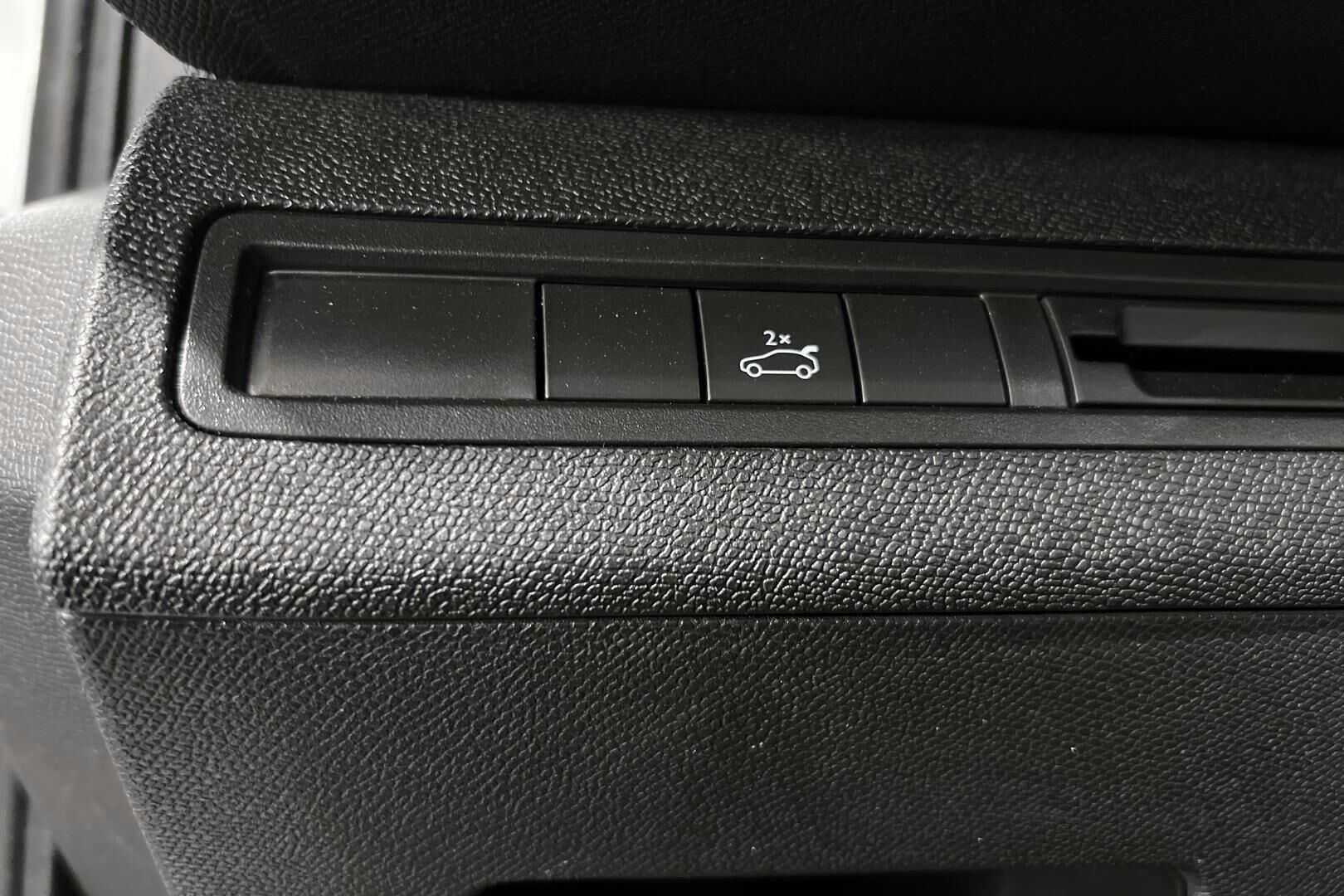Peugeot 3008 iso kuva 25