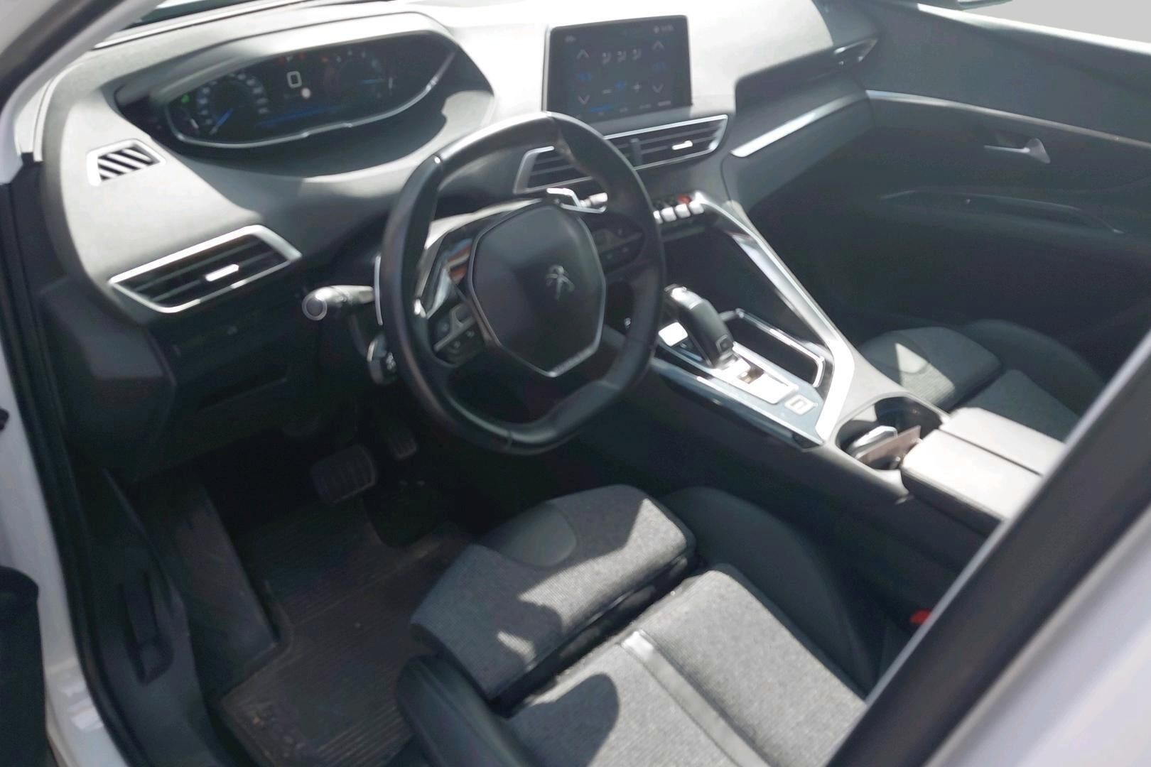 Peugeot 3008 iso kuva 2