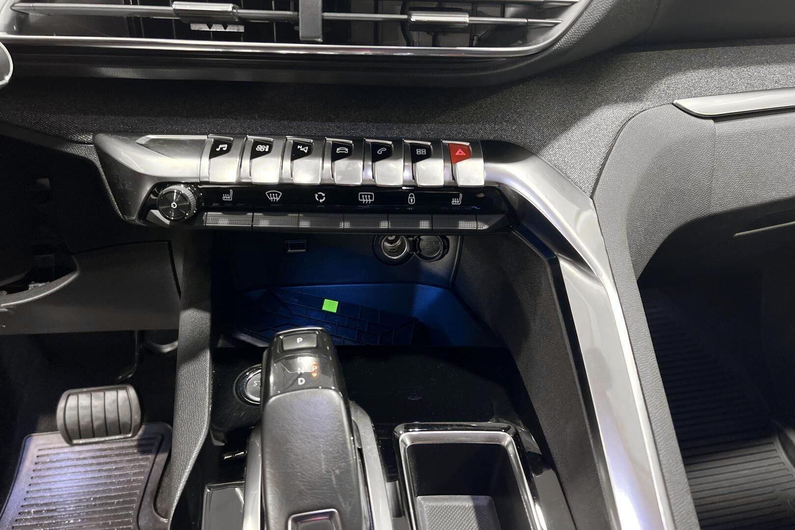 Peugeot 3008 iso kuva 14