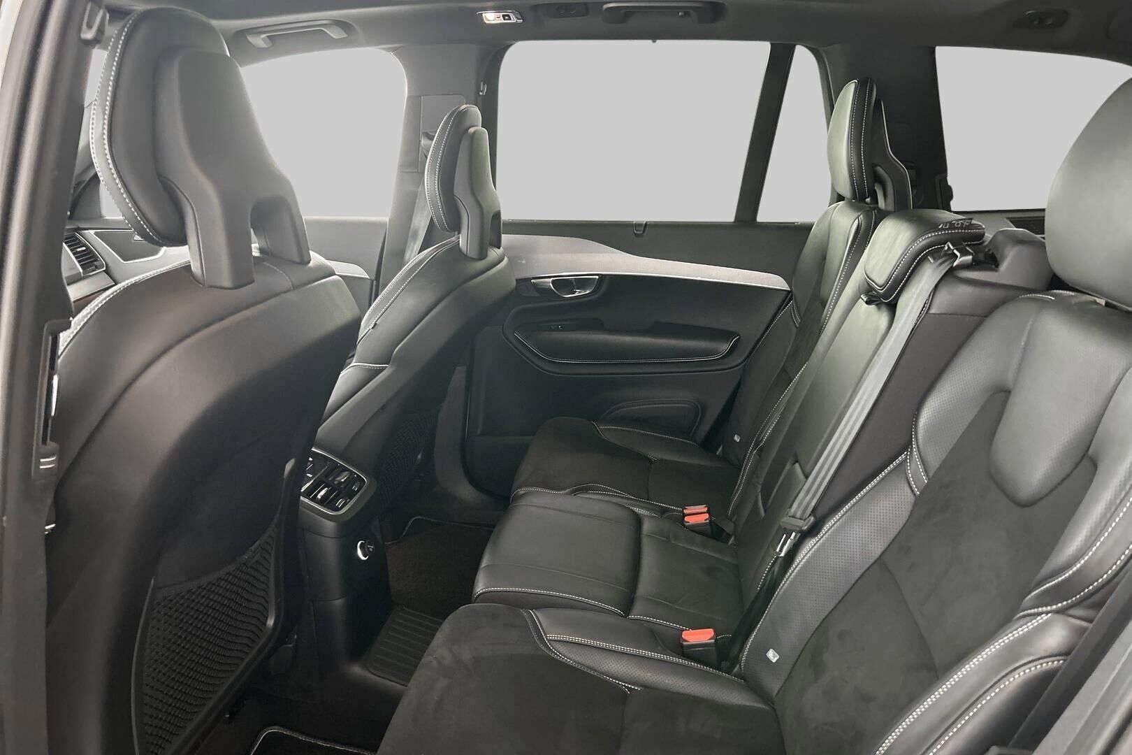 Volvo XC90 iso kuva 10