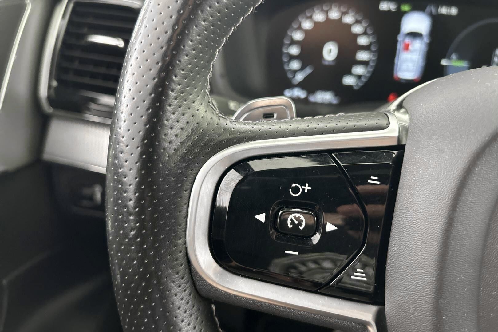 Volvo XC90 iso kuva 22
