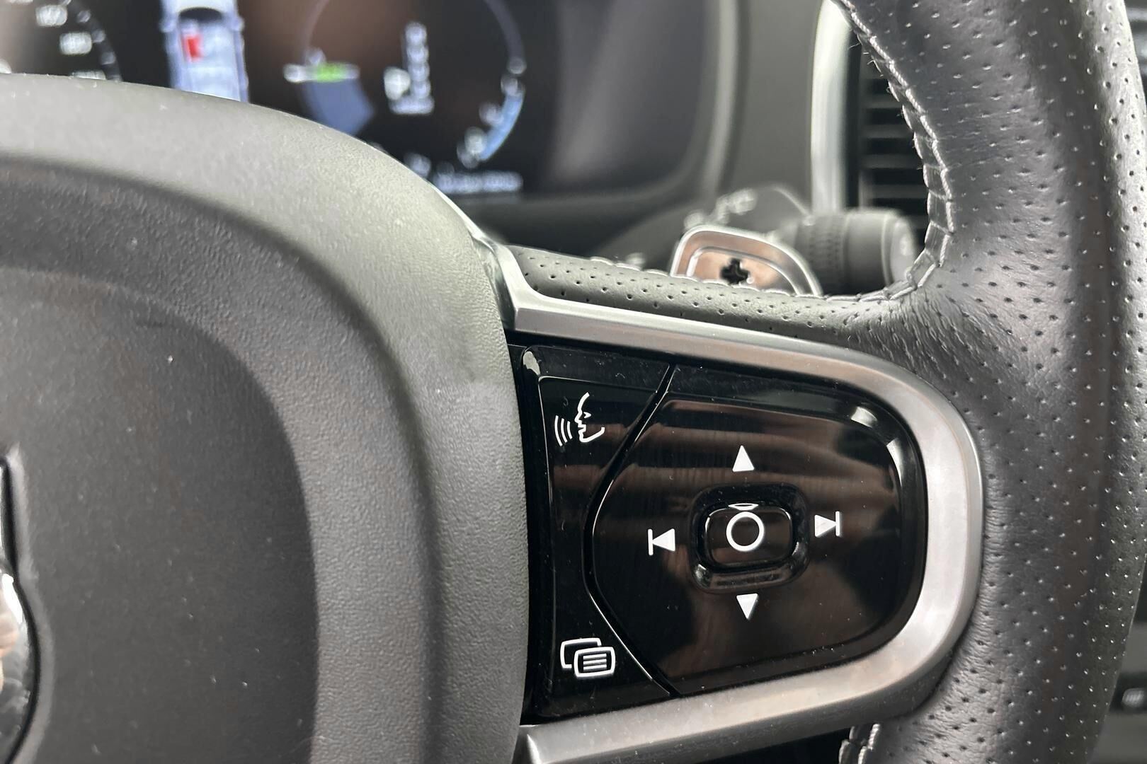 Volvo XC90 iso kuva 23