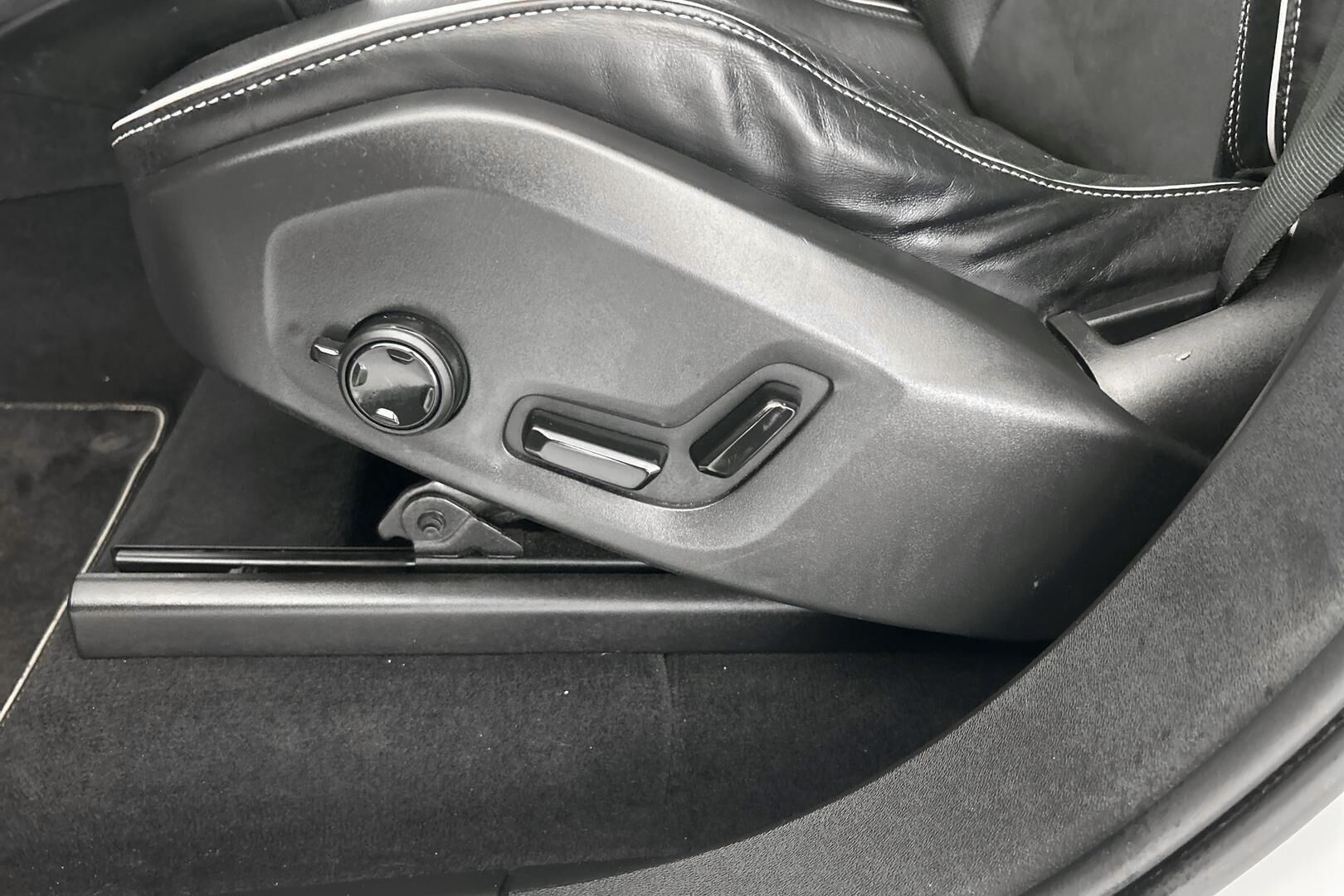 Volvo XC90 iso kuva 26
