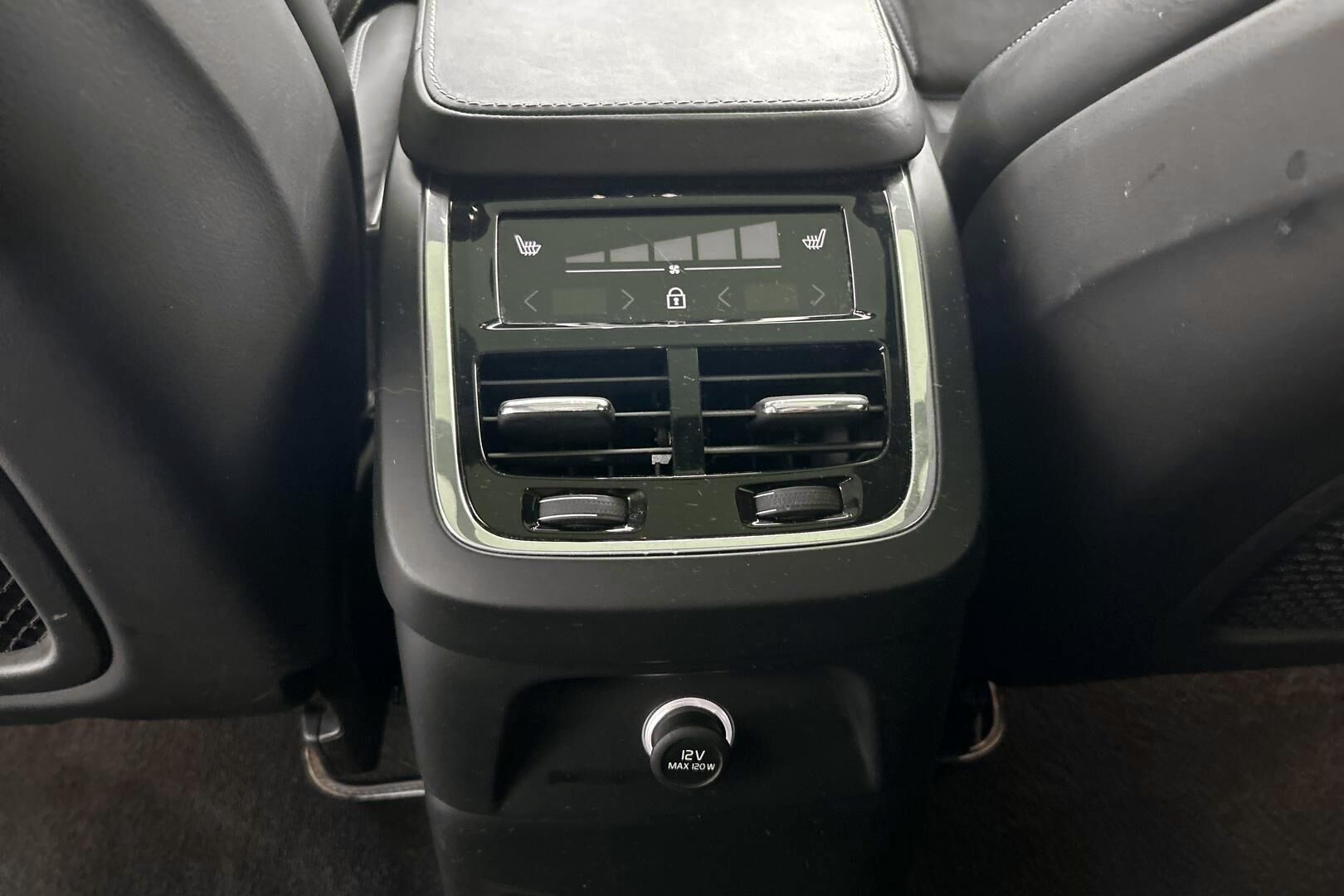 Volvo XC90 iso kuva 29
