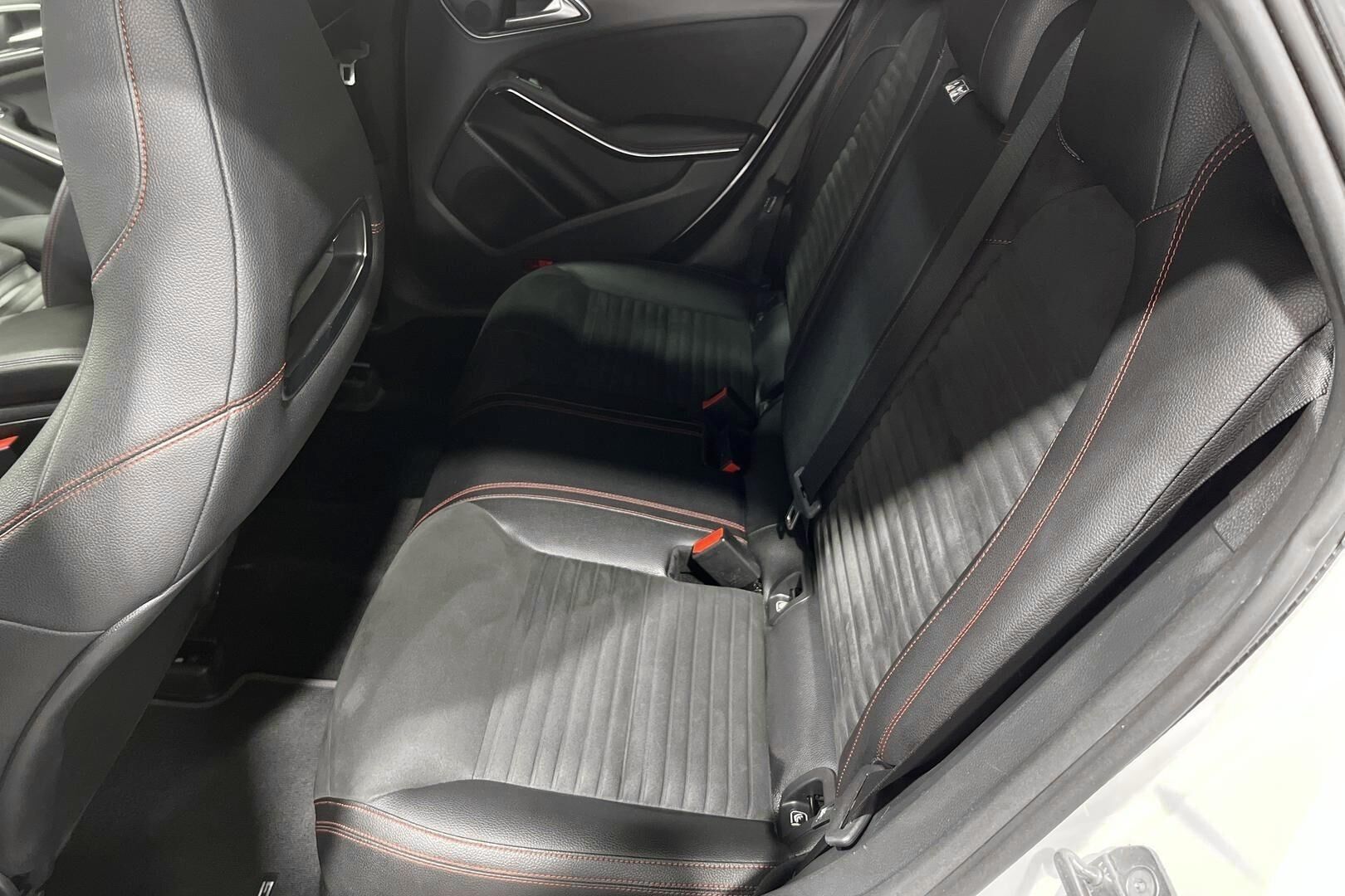 Mercedes-Benz CLA iso kuva 17