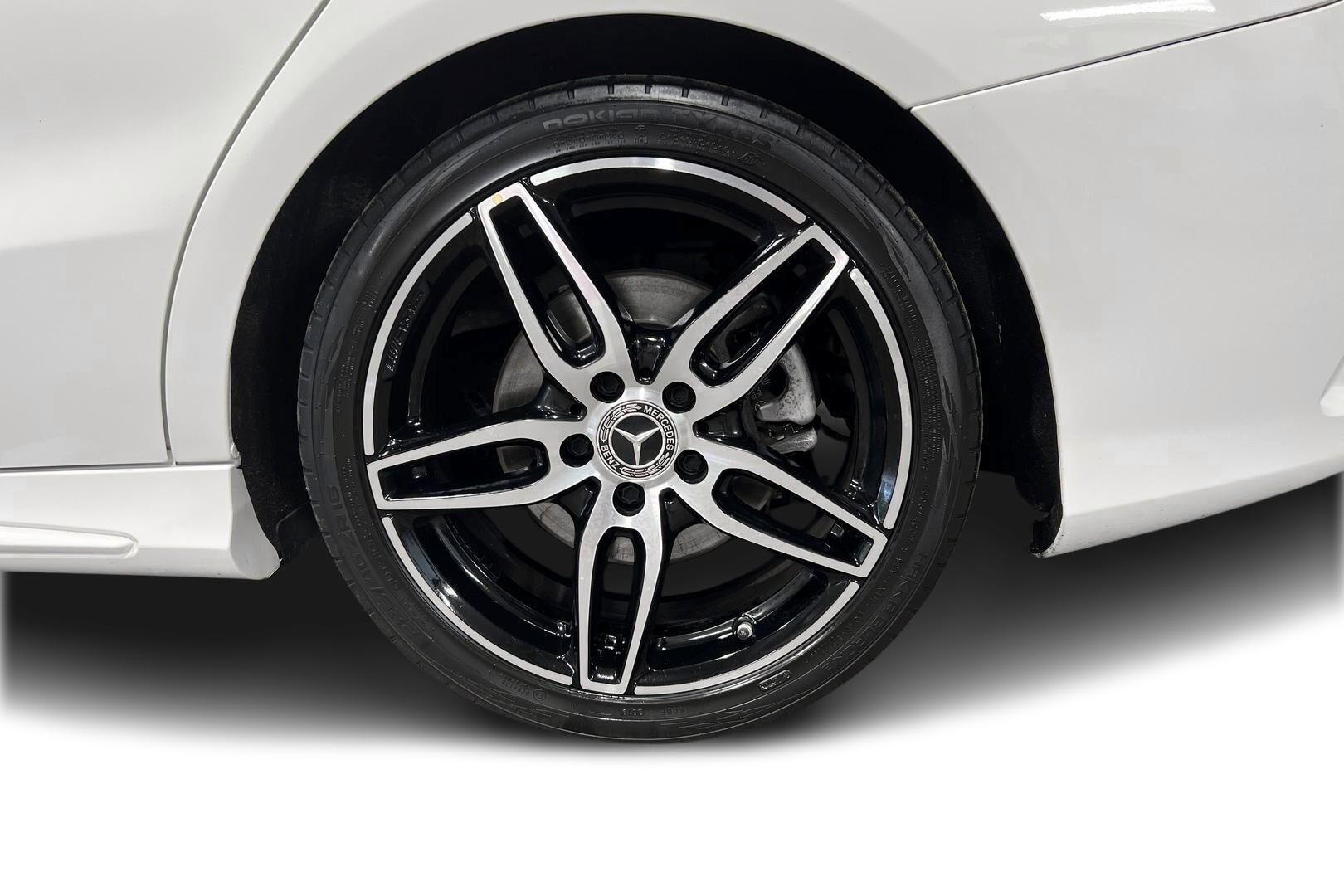 Mercedes-Benz CLA iso kuva 19