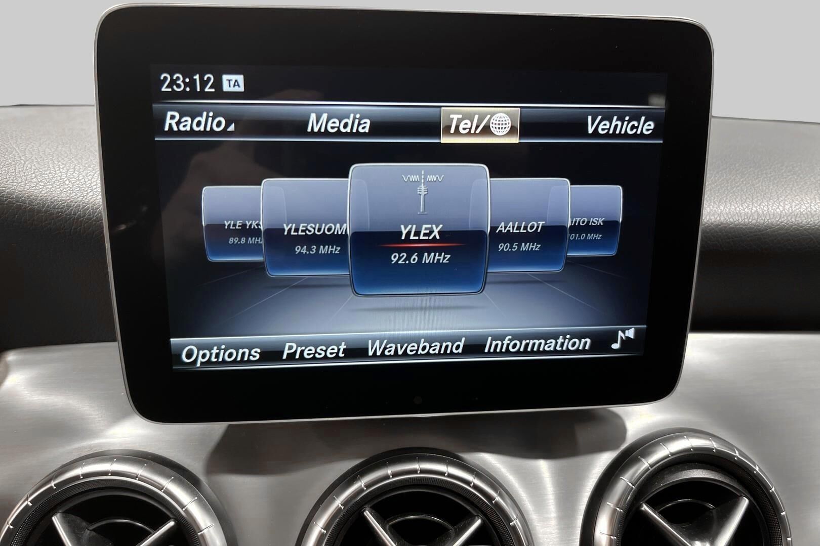 Mercedes-Benz CLA iso kuva 10