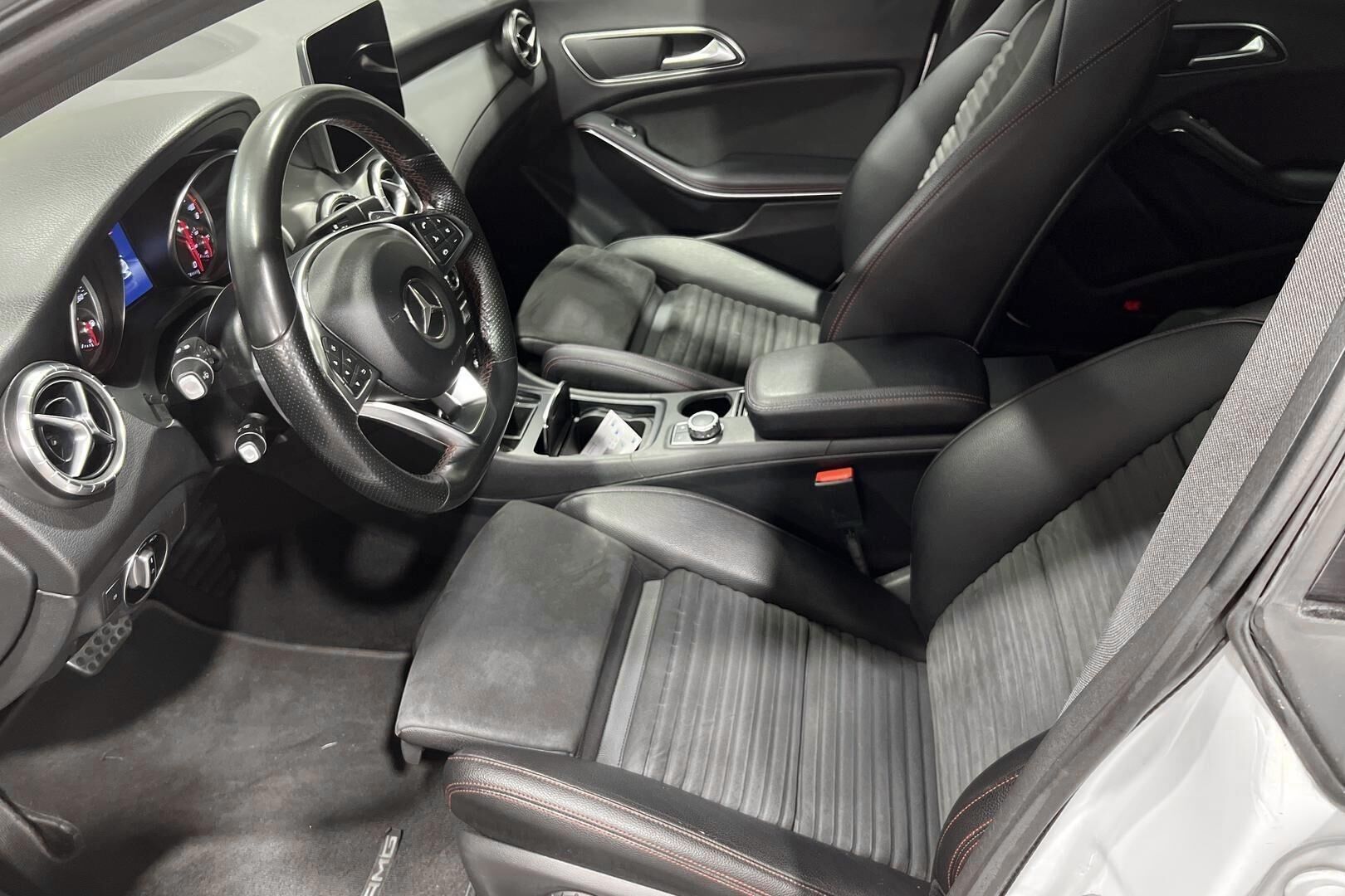Mercedes-Benz CLA iso kuva 16