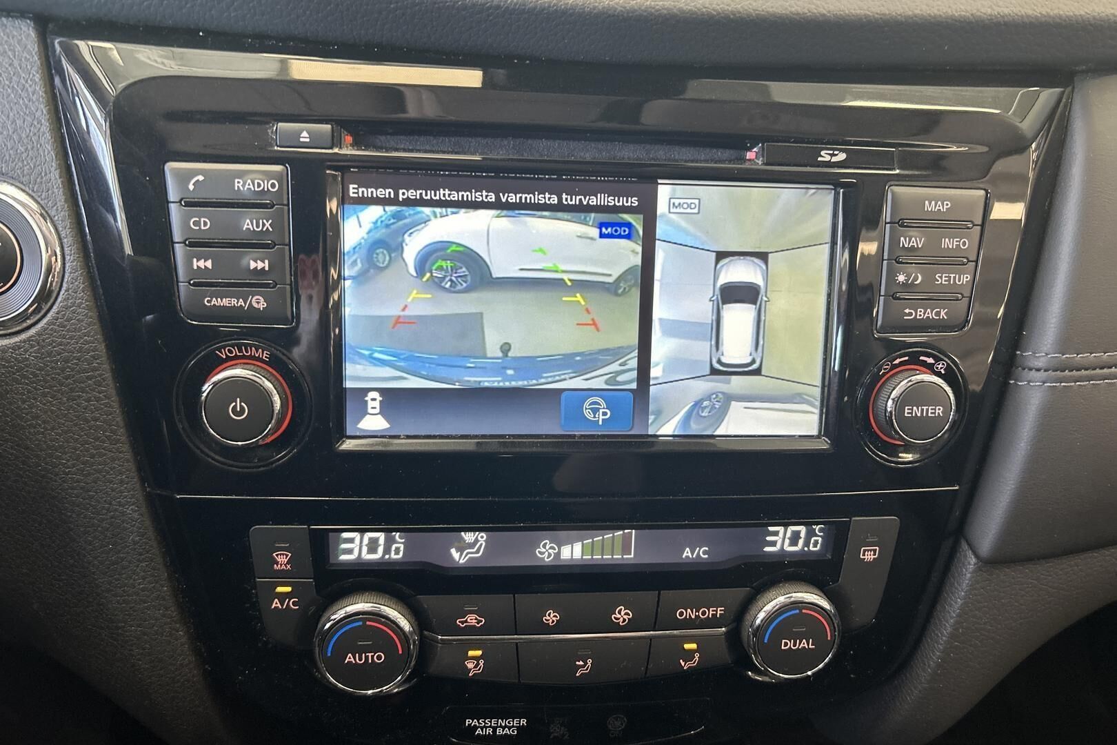 Nissan X-Trail iso kuva 15
