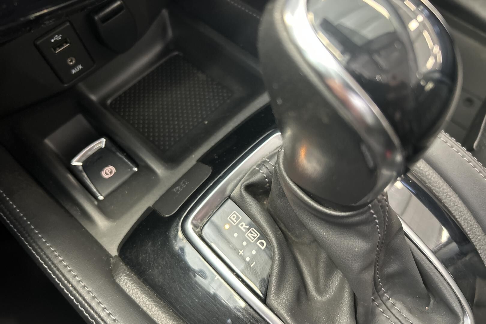 Nissan X-Trail iso kuva 18