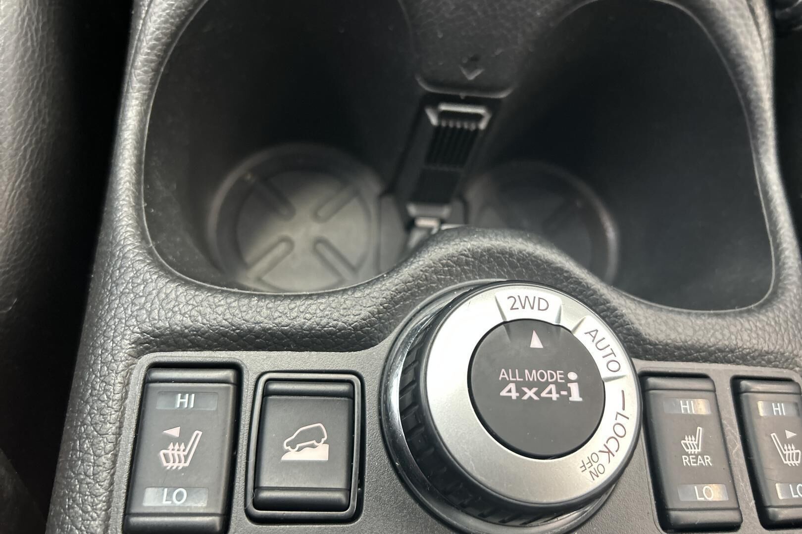 Nissan X-Trail iso kuva 19