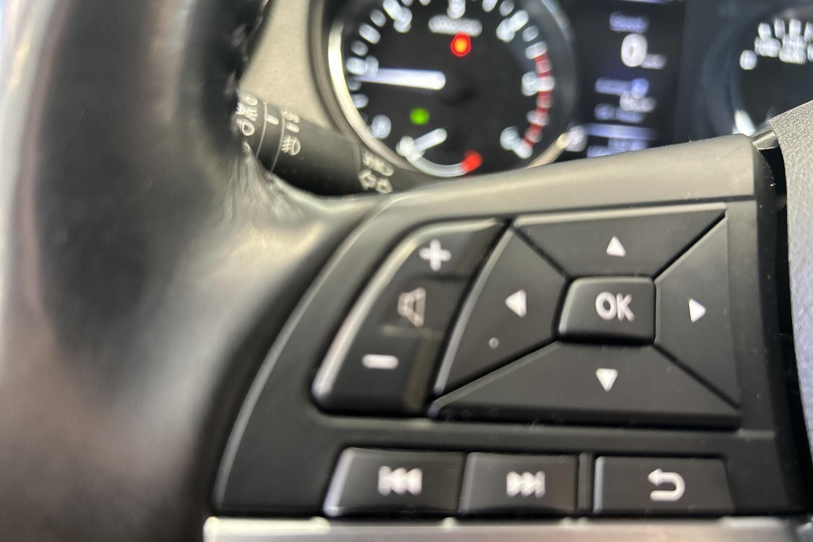 Nissan X-Trail iso kuva 21