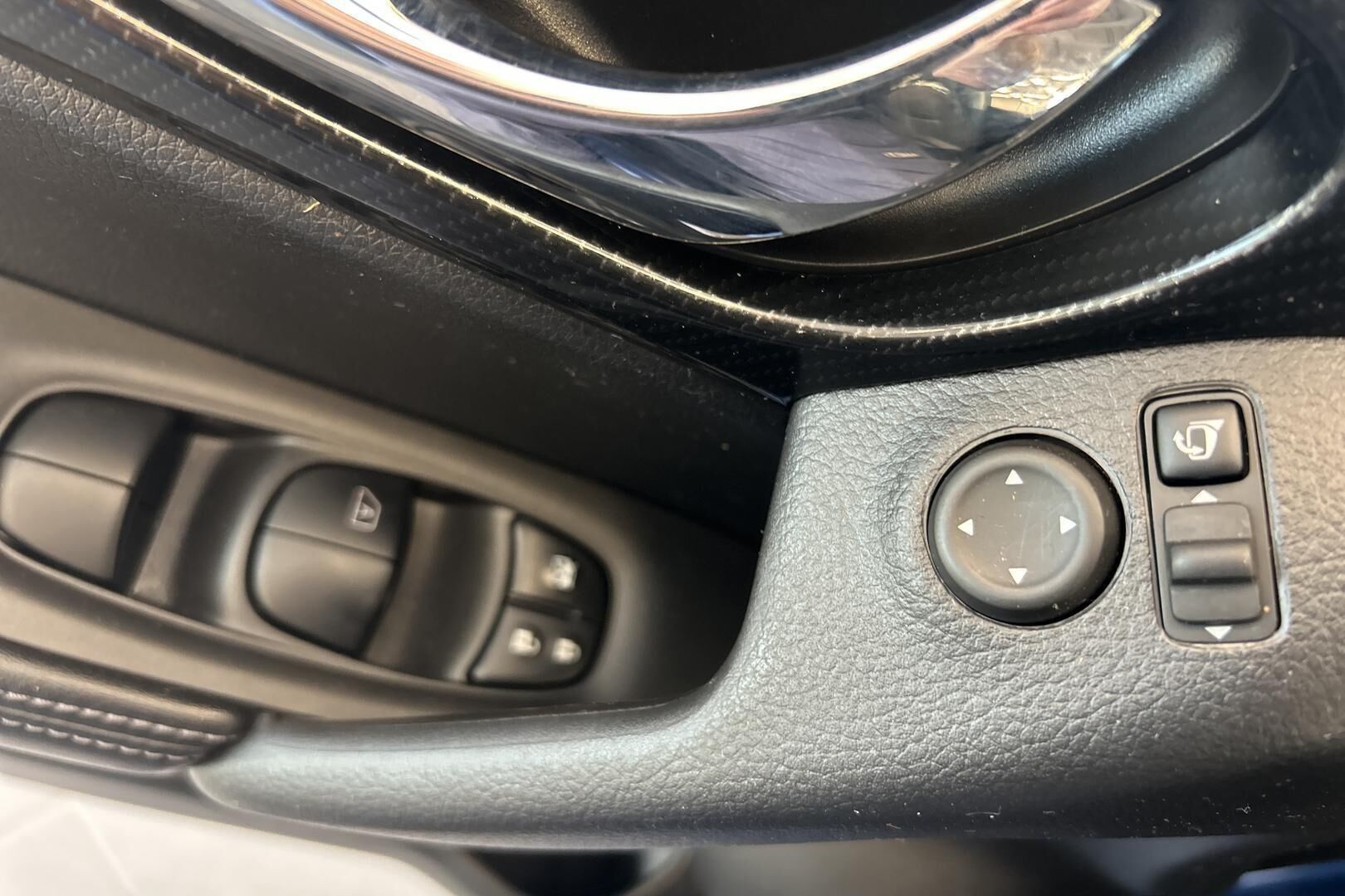 Nissan X-Trail iso kuva 24
