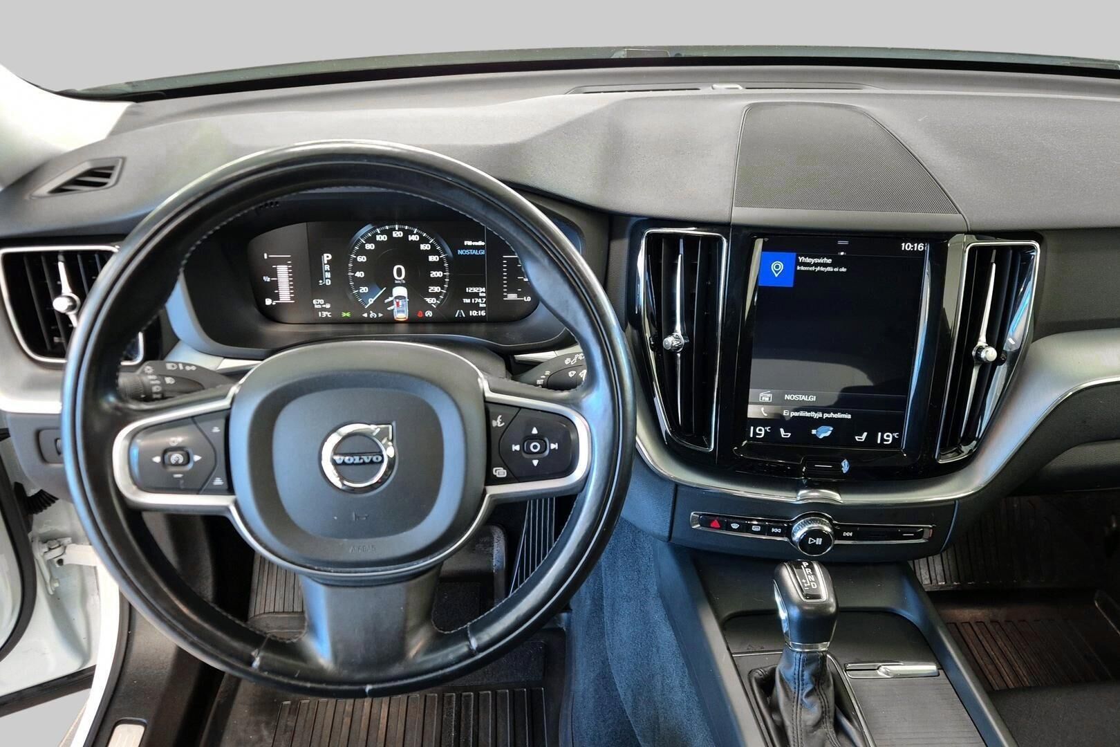 Volvo XC60 iso kuva 11