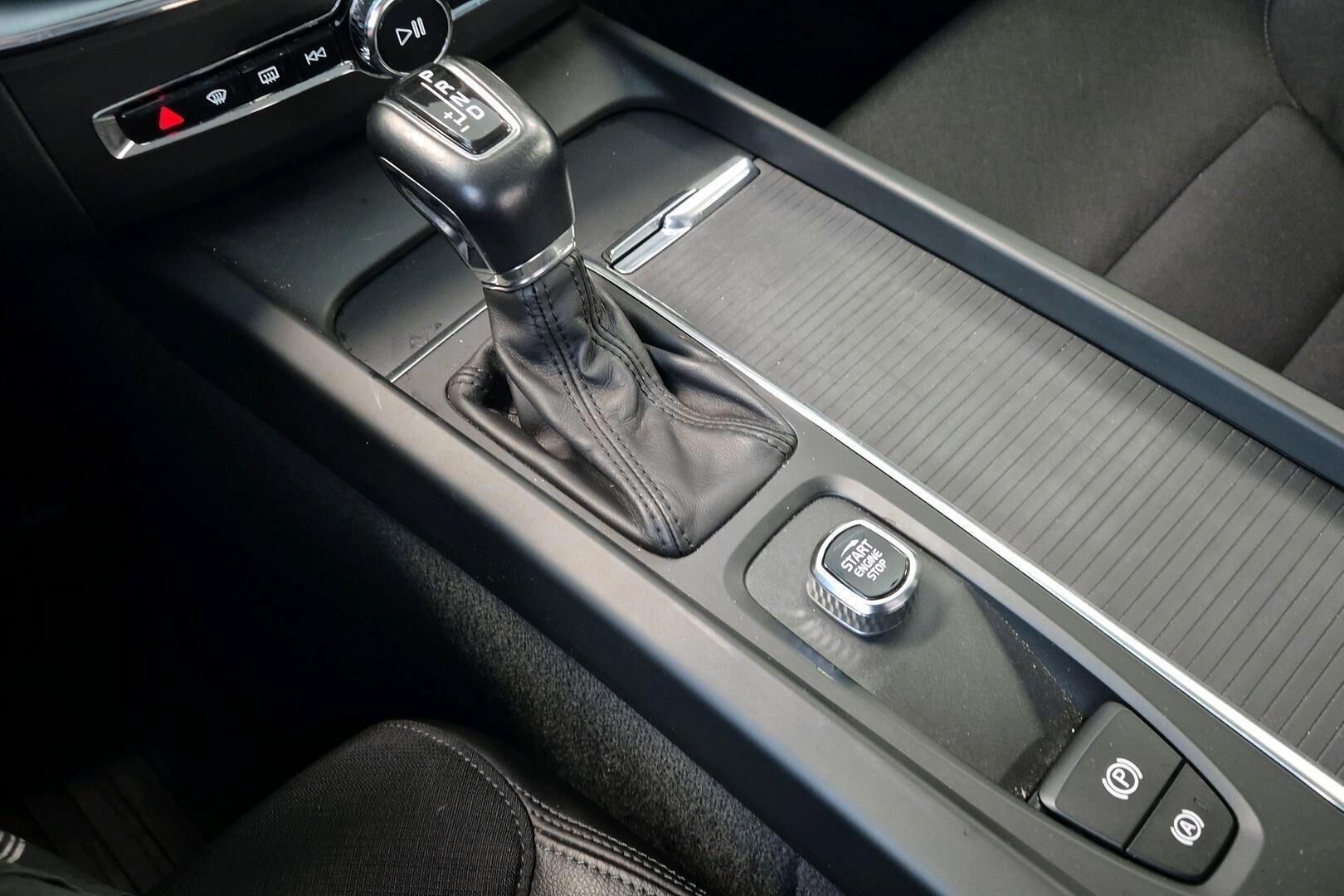 Volvo XC60 iso kuva 17
