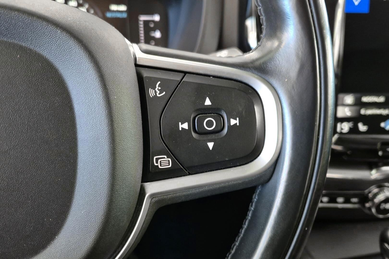 Volvo XC60 iso kuva 18