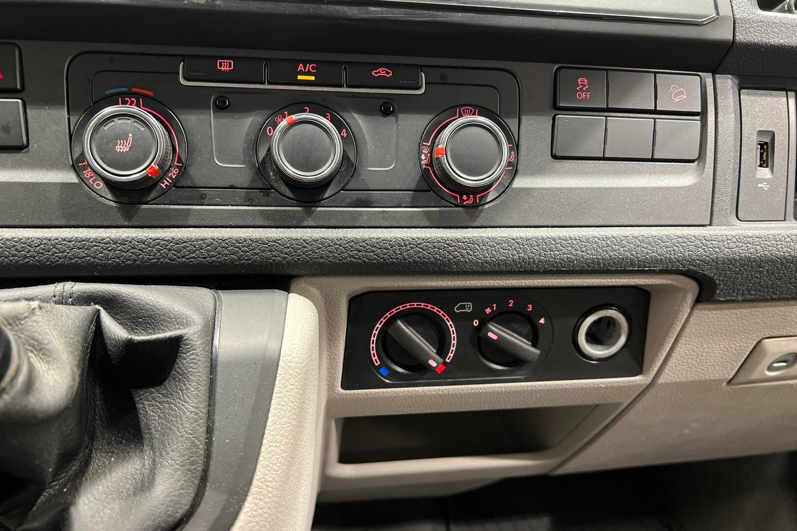 Volkswagen Transporter iso kuva 14