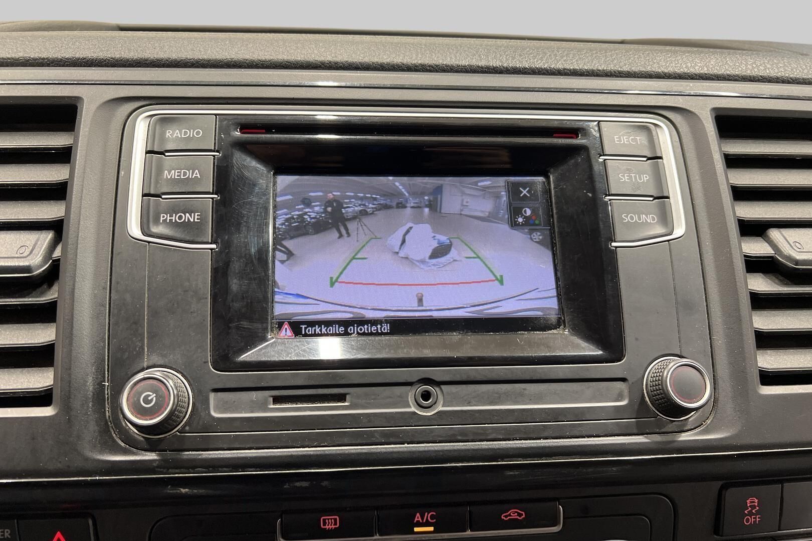 Volkswagen Transporter iso kuva 16