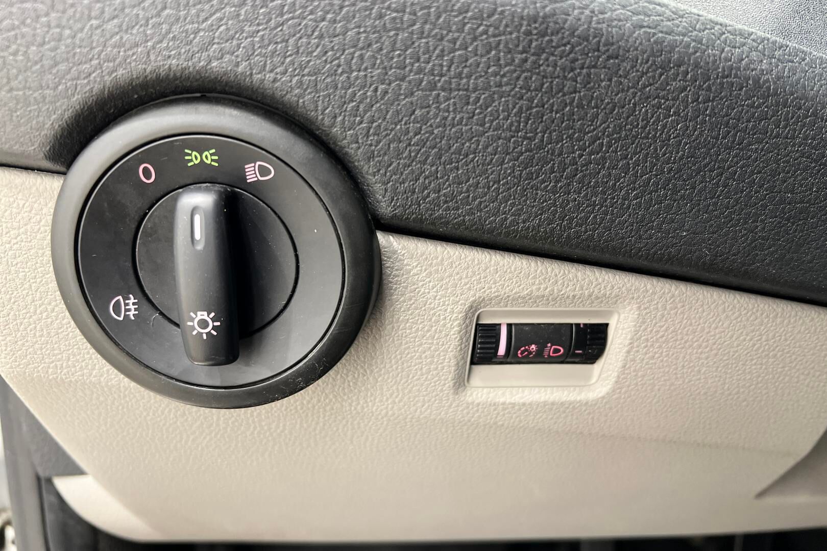 Volkswagen Transporter iso kuva 17