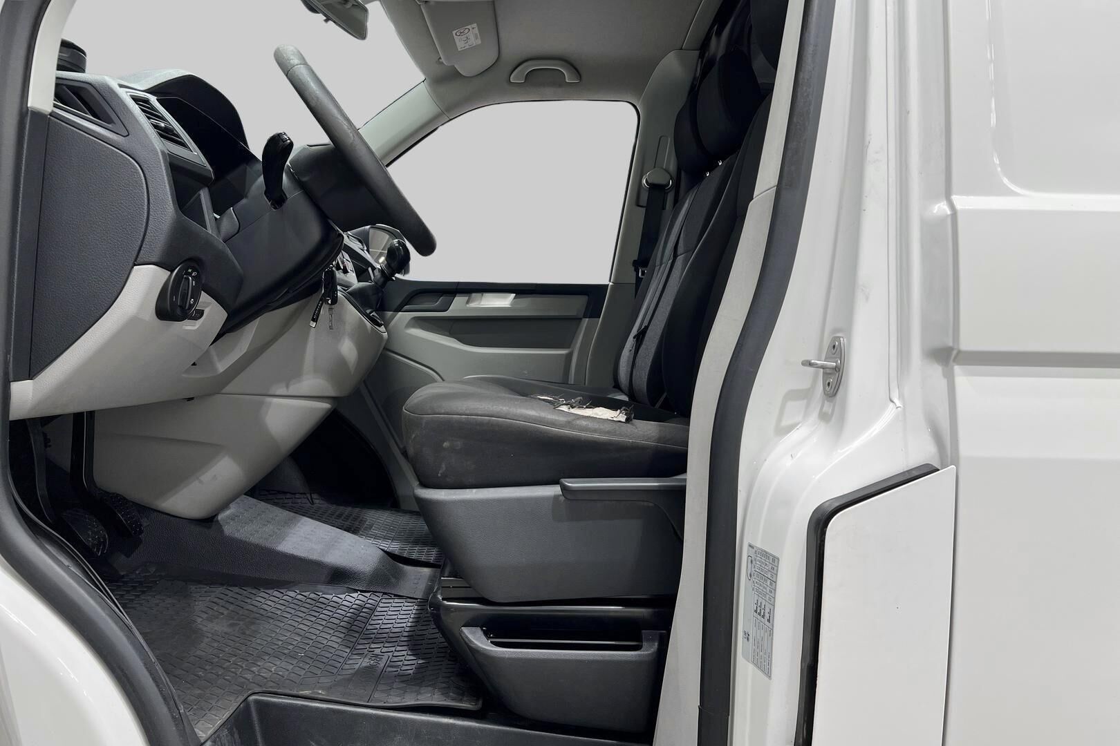 Volkswagen Transporter iso kuva 7